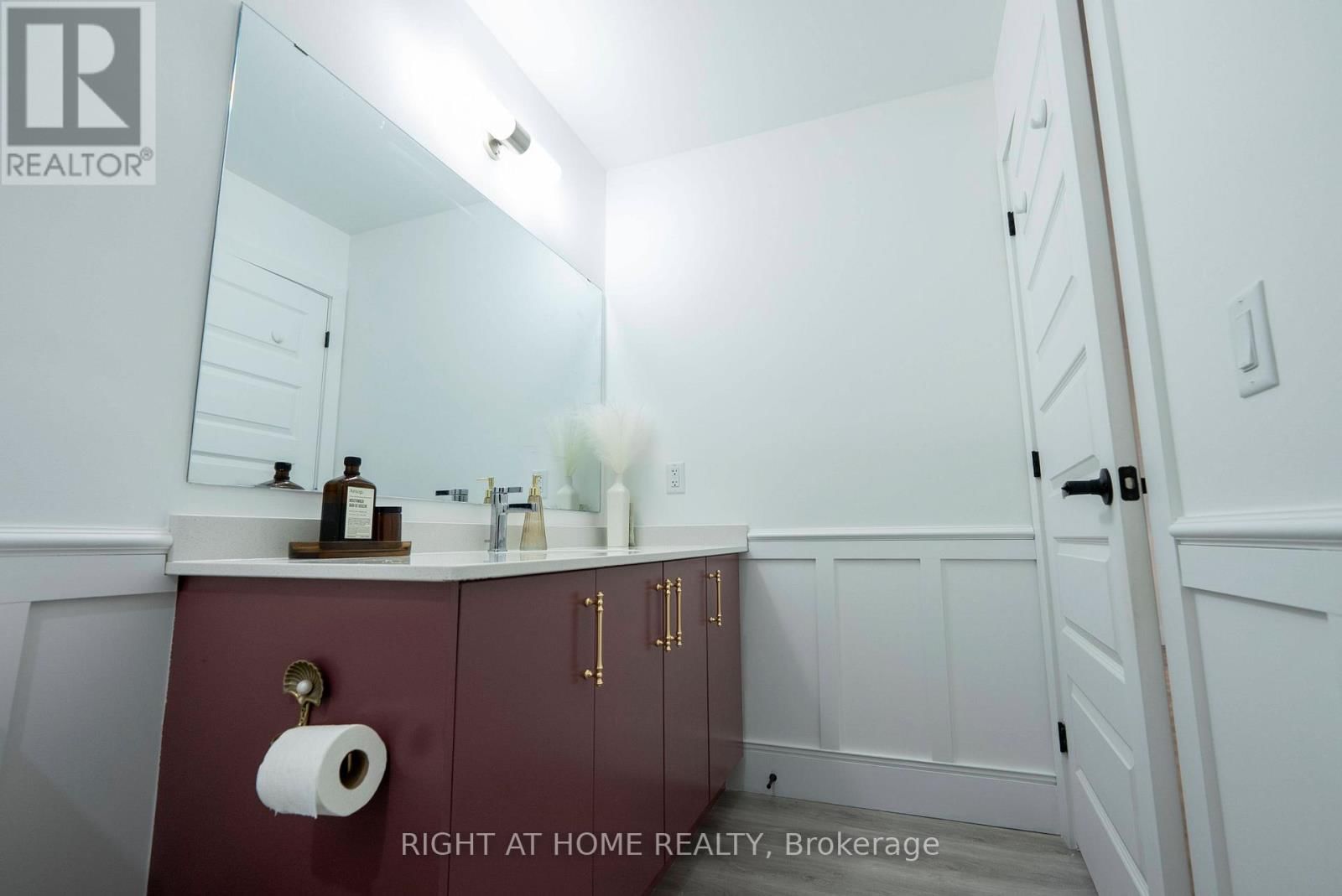 302 - 1000 LACKNER PLACE PLACE EAST Image 9