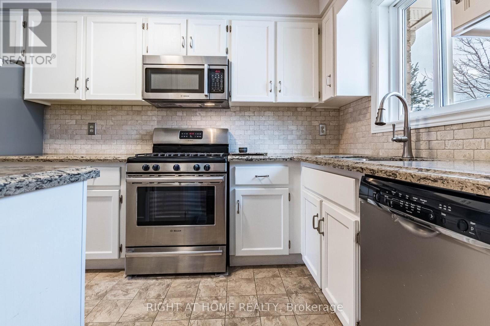 7 - 165 MAIN STREET EAST Image 10