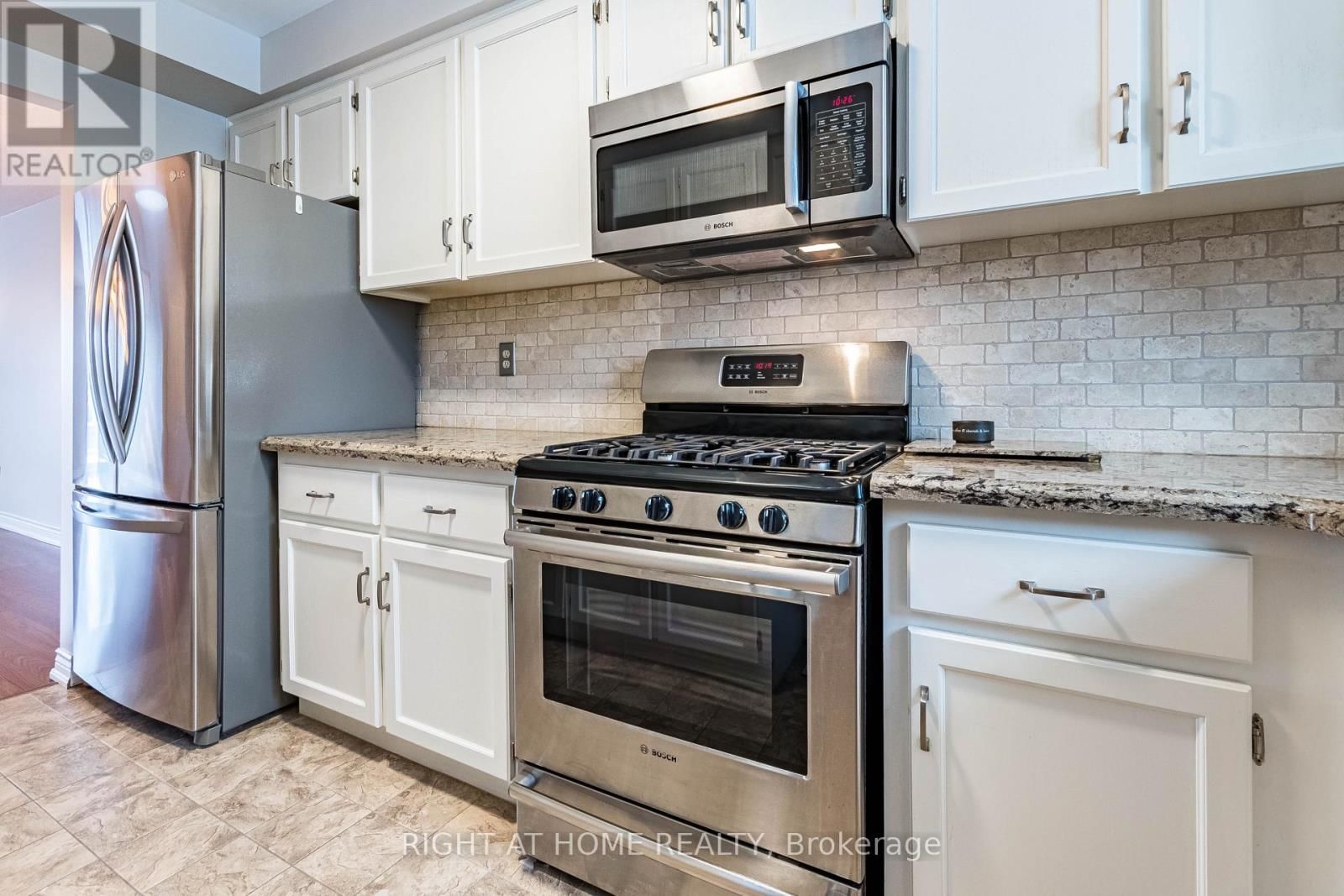 7 - 165 MAIN STREET EAST Image 11