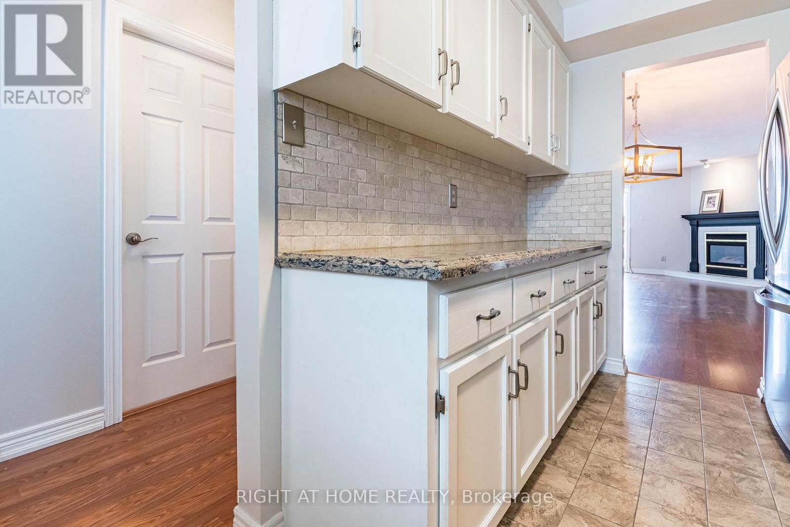 7 - 165 MAIN STREET EAST Image 12