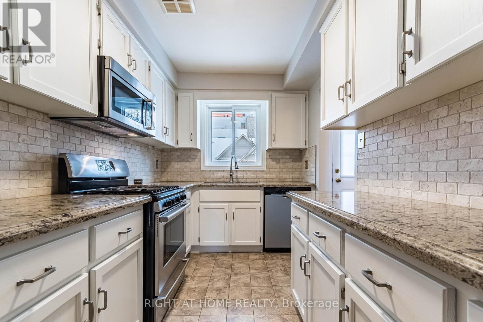 7 - 165 MAIN STREET EAST Image 14