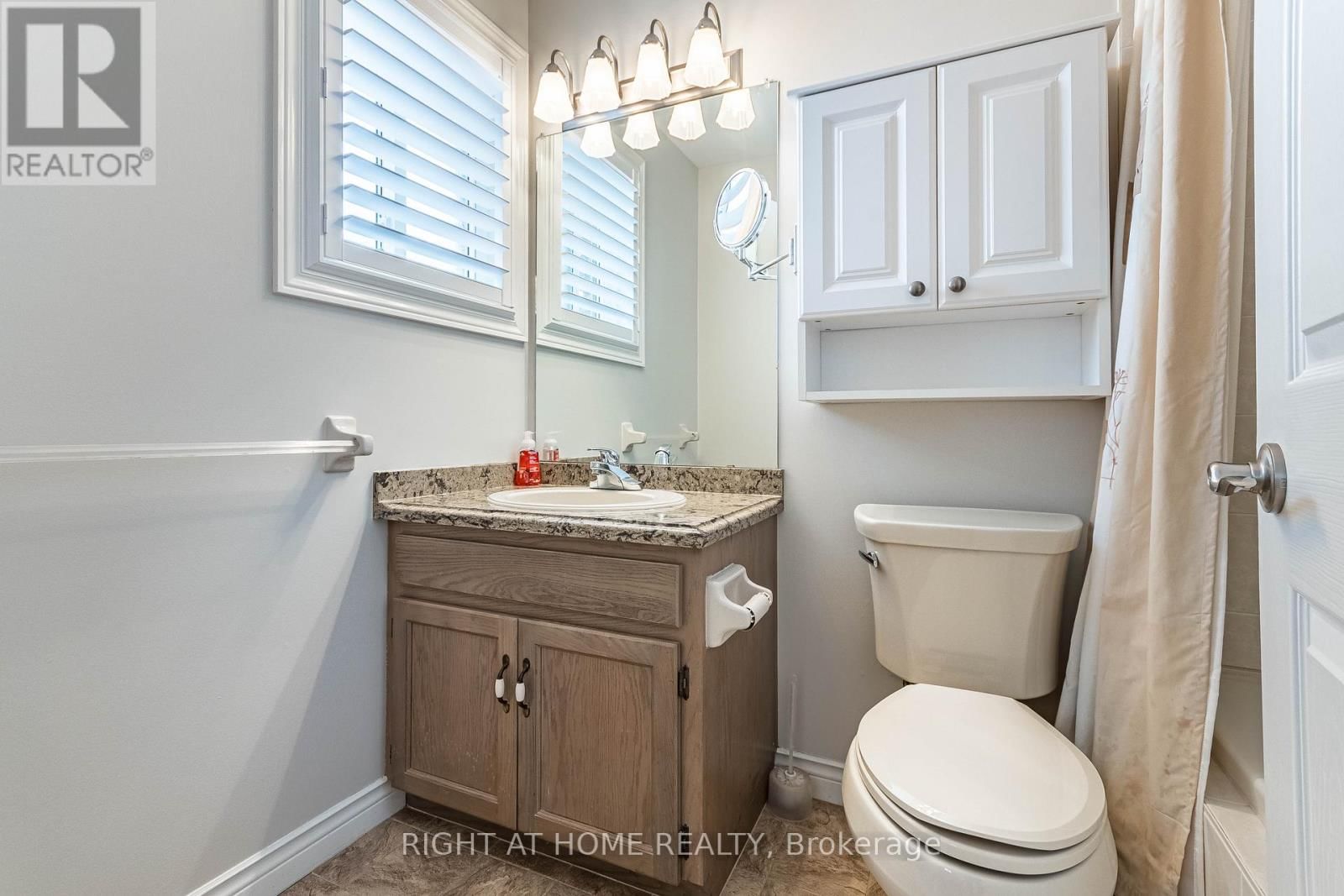 7 - 165 MAIN STREET EAST Image 18