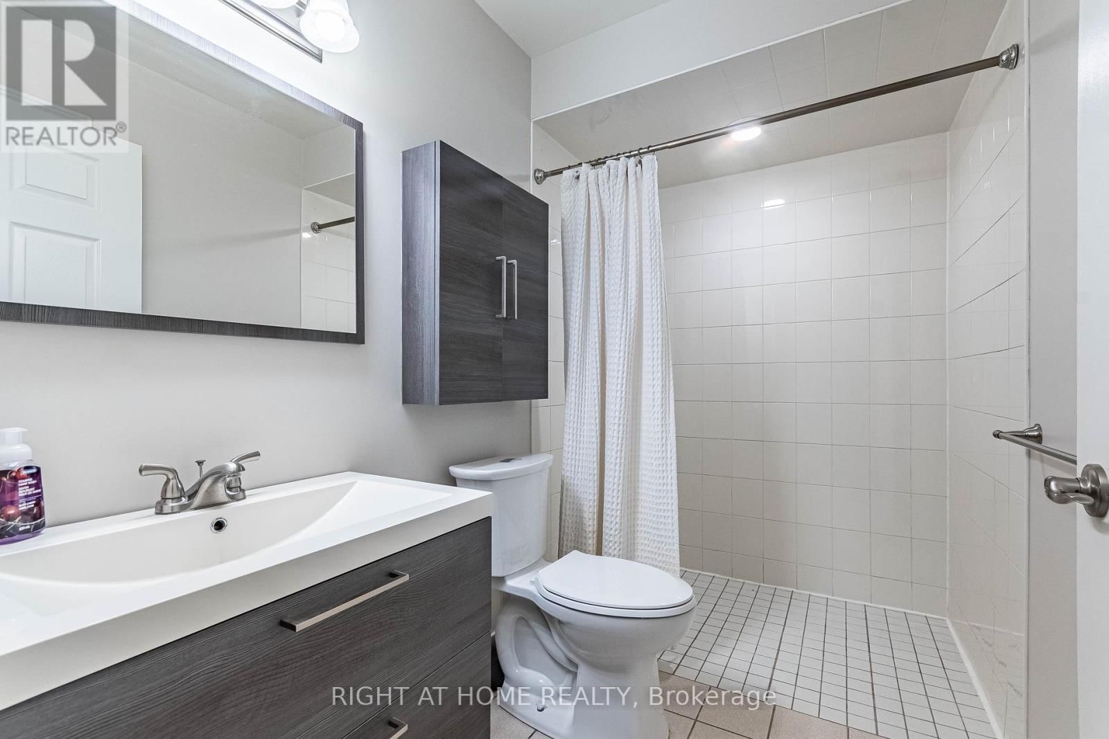 7 - 165 MAIN STREET EAST Image 24