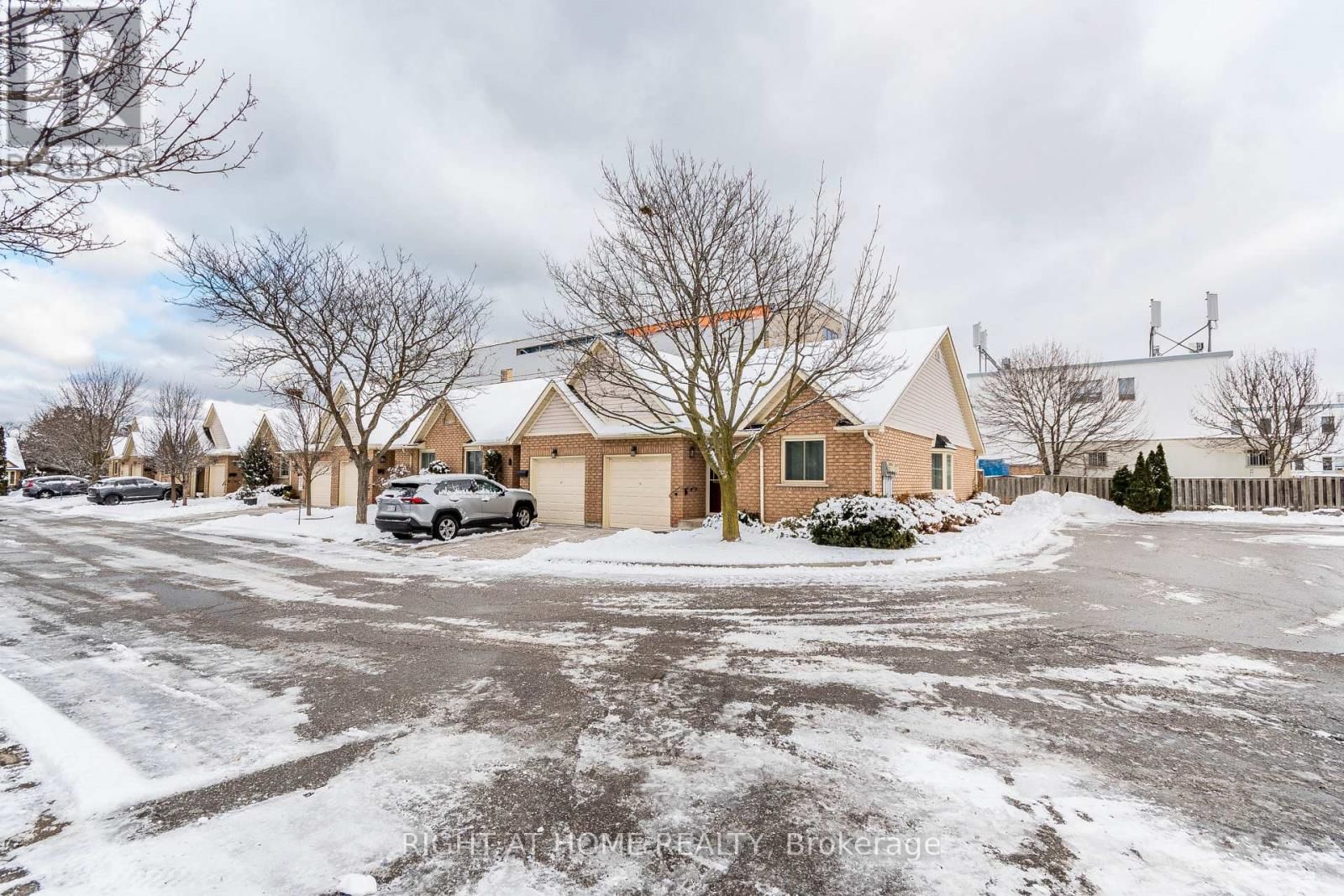 7 - 165 MAIN STREET EAST Image 32