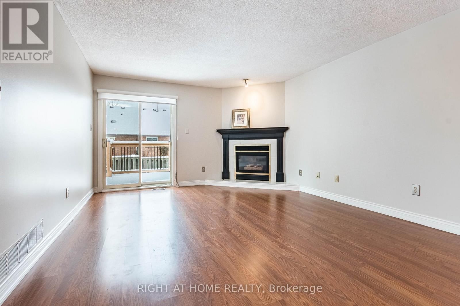 7 - 165 MAIN STREET EAST Image 7