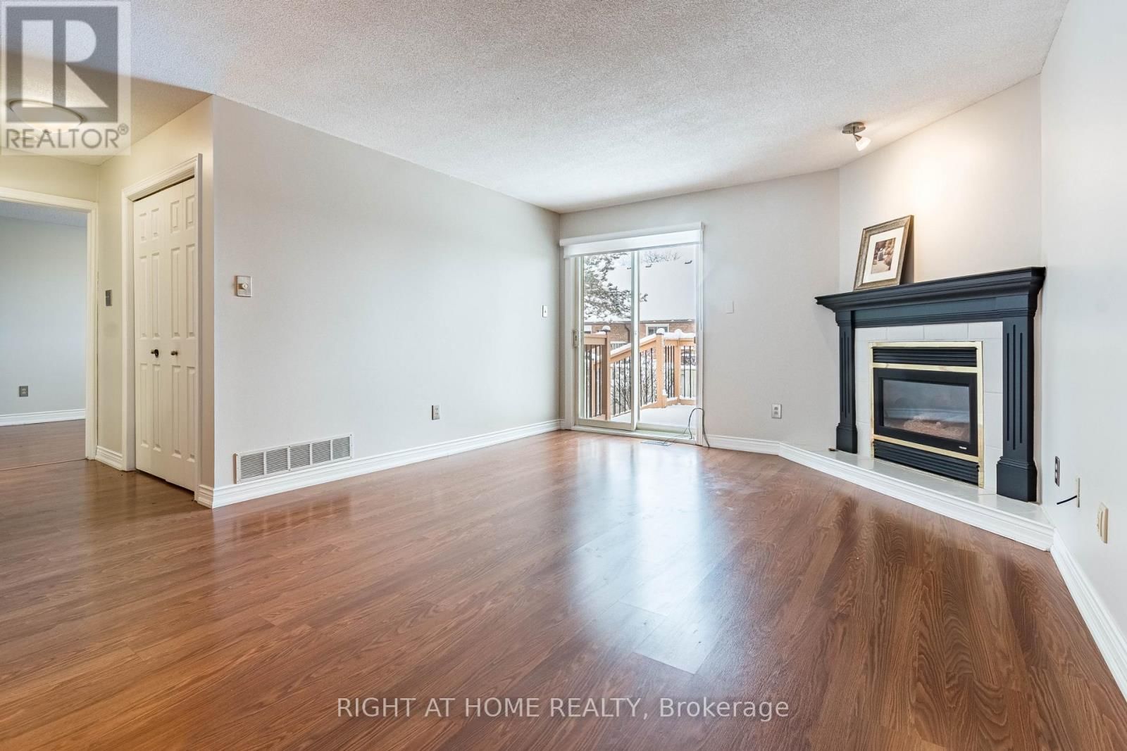 7 - 165 MAIN STREET EAST Image 8