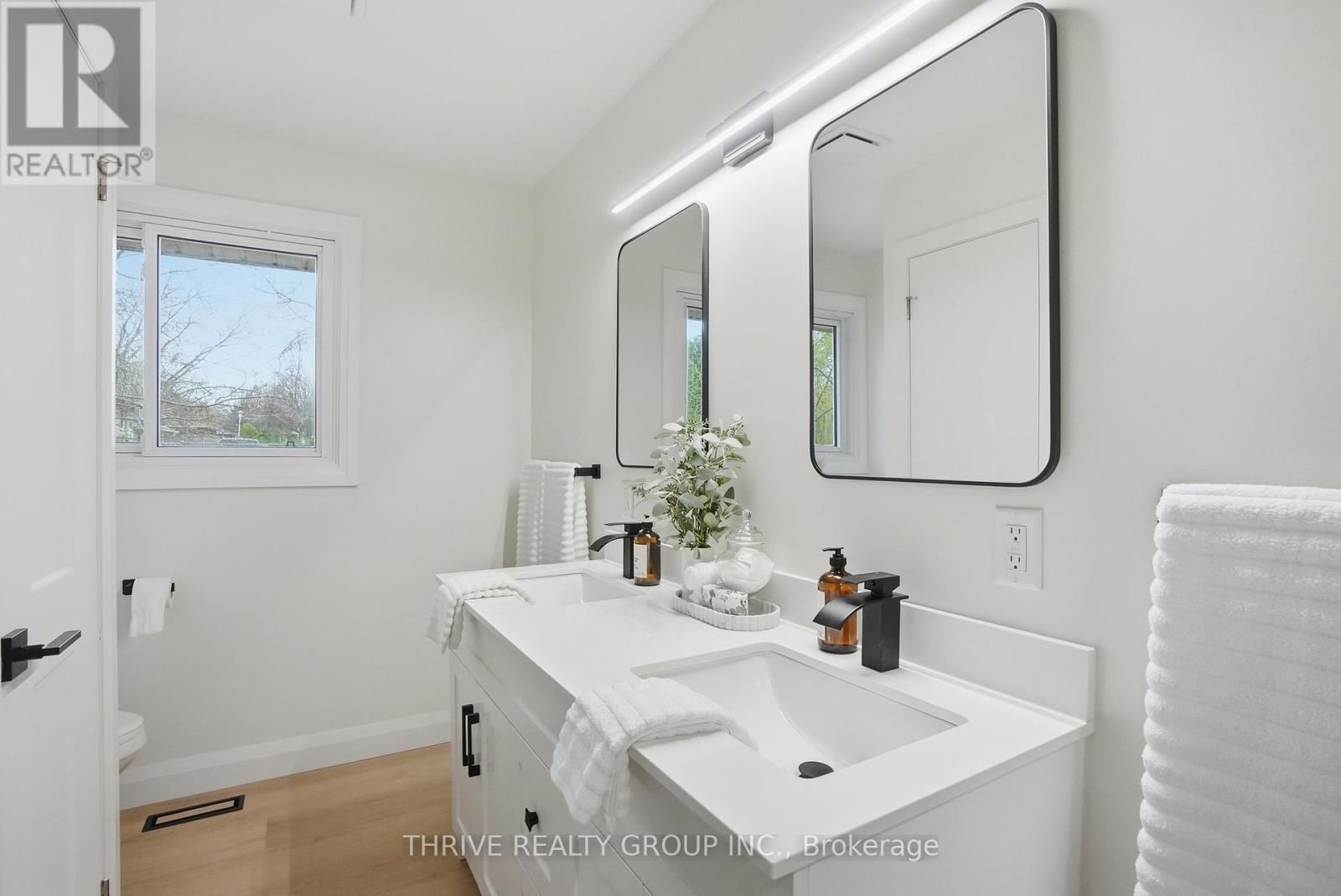 44 MENDIP CRESCENT Image 13