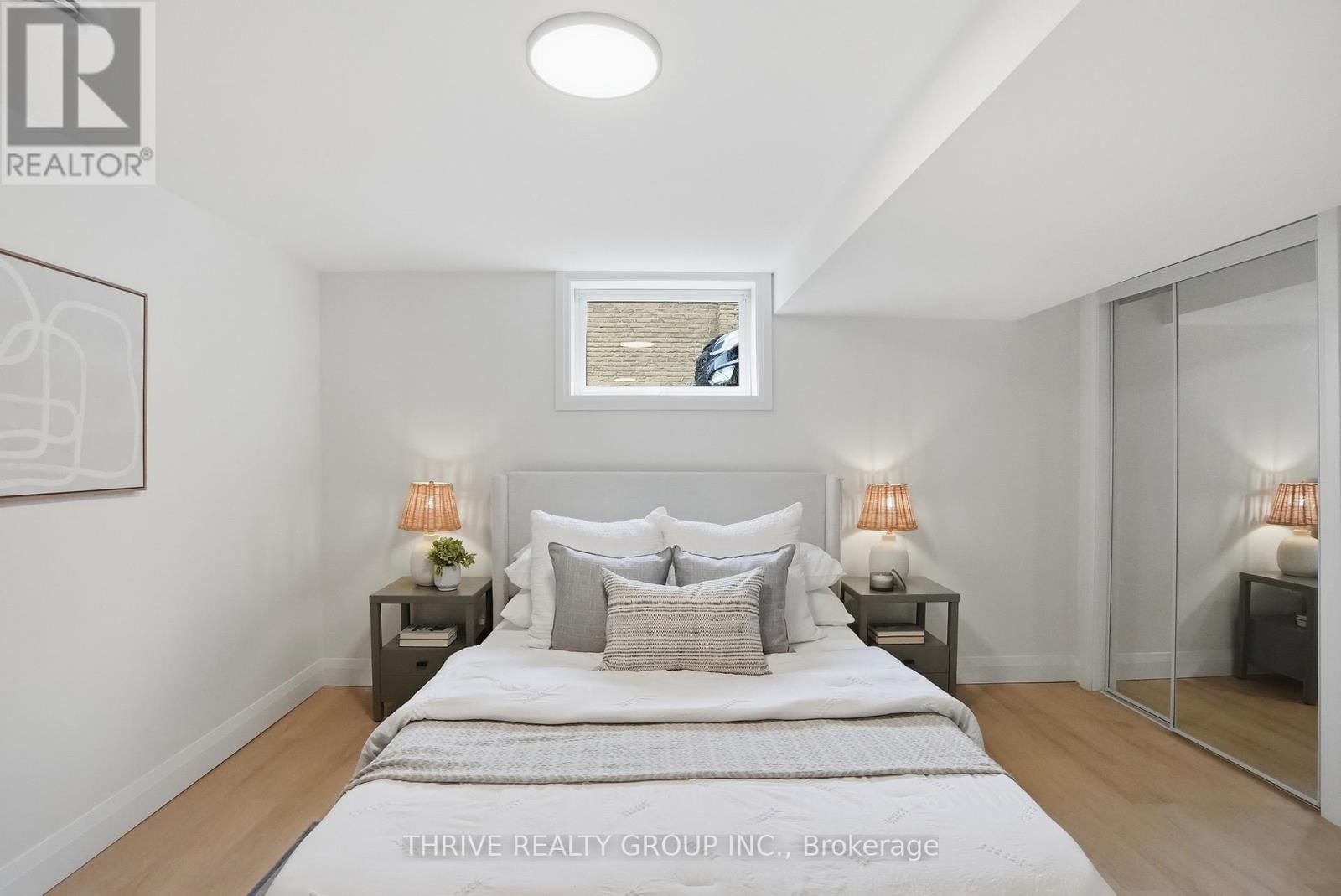 44 MENDIP CRESCENT Image 25