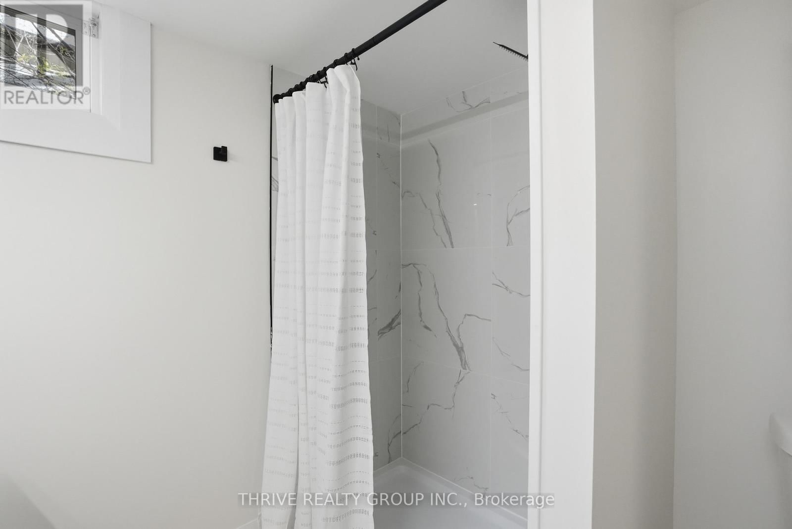 44 MENDIP CRESCENT Image 30