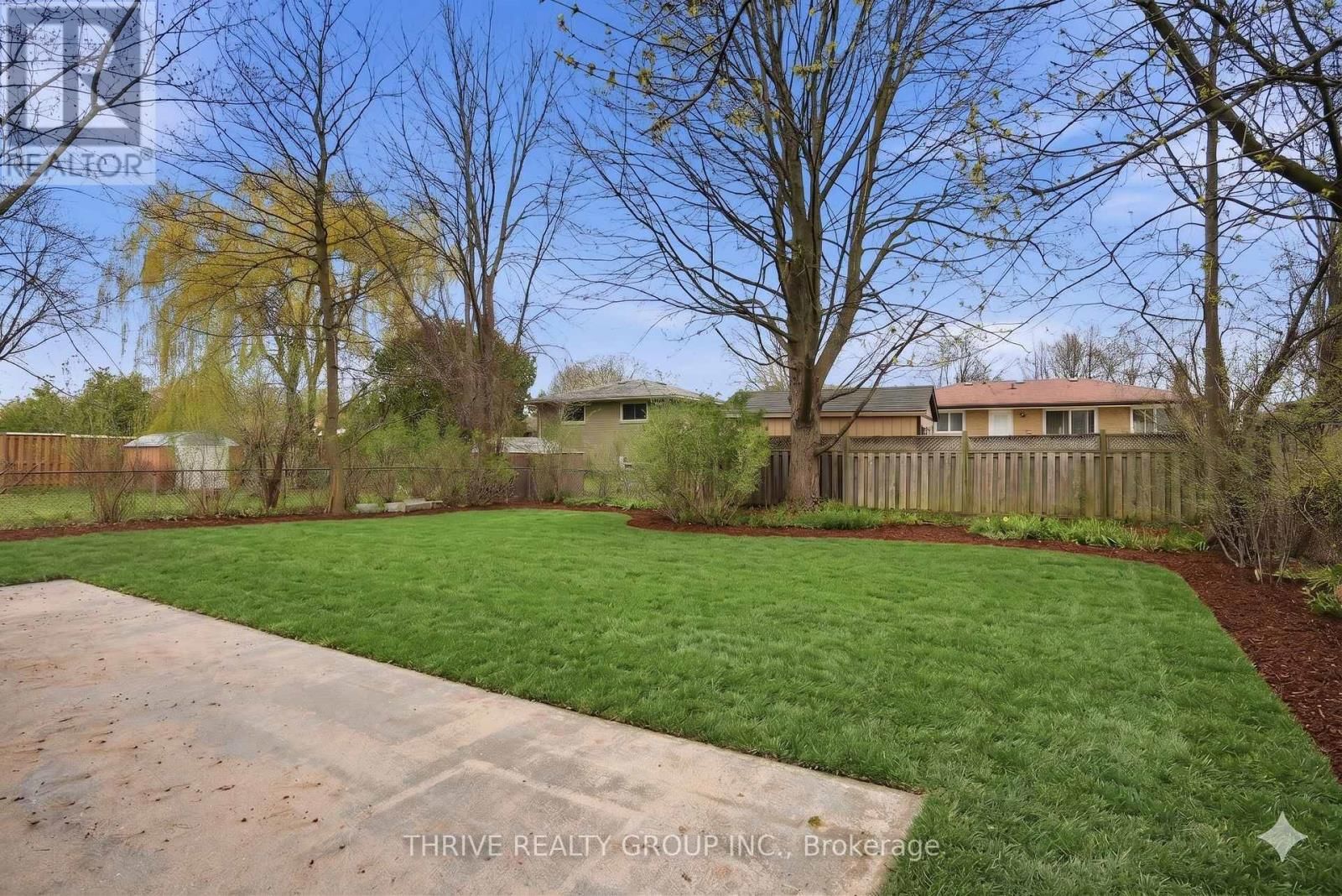 44 MENDIP CRESCENT Image 34