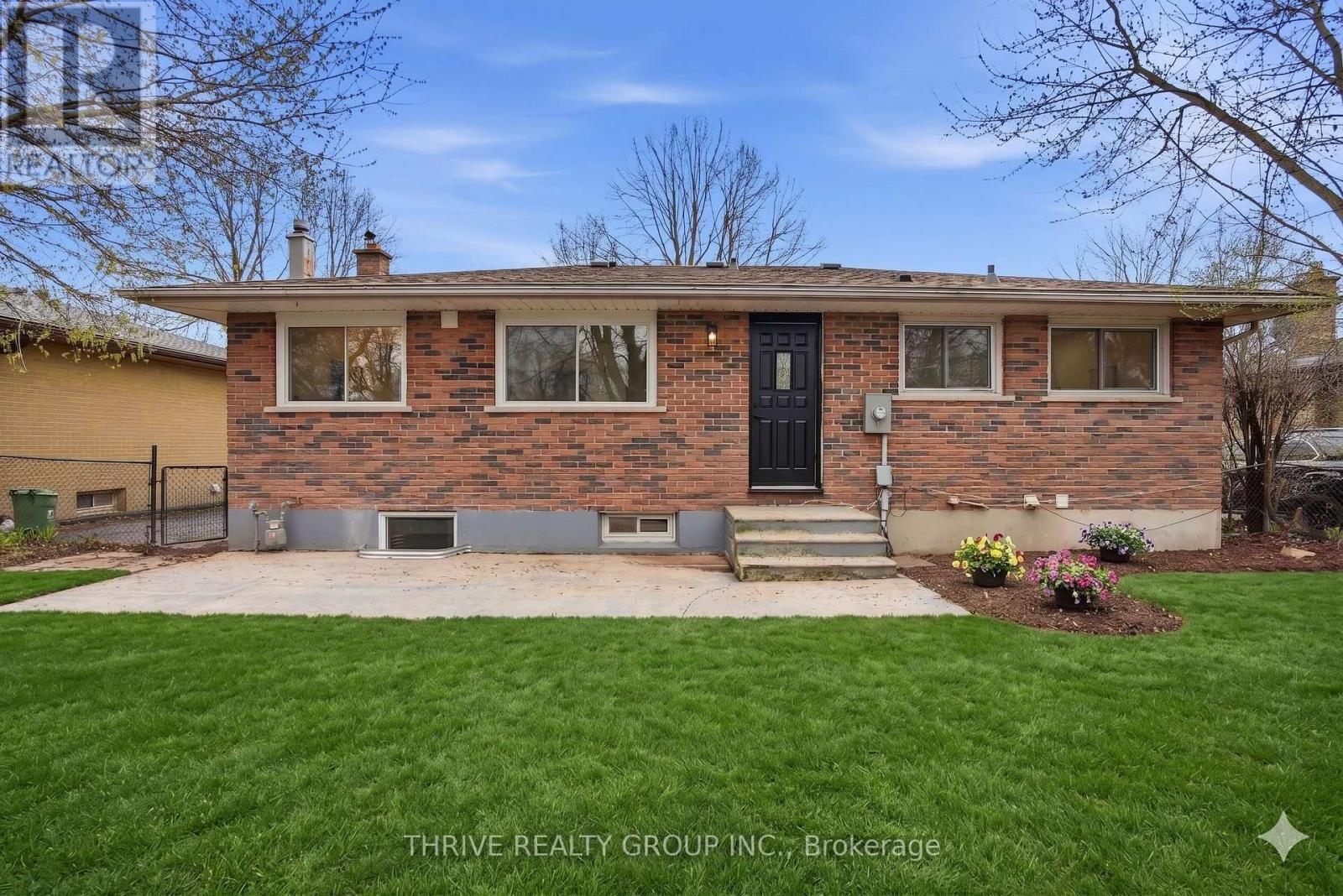 44 MENDIP CRESCENT Image 35