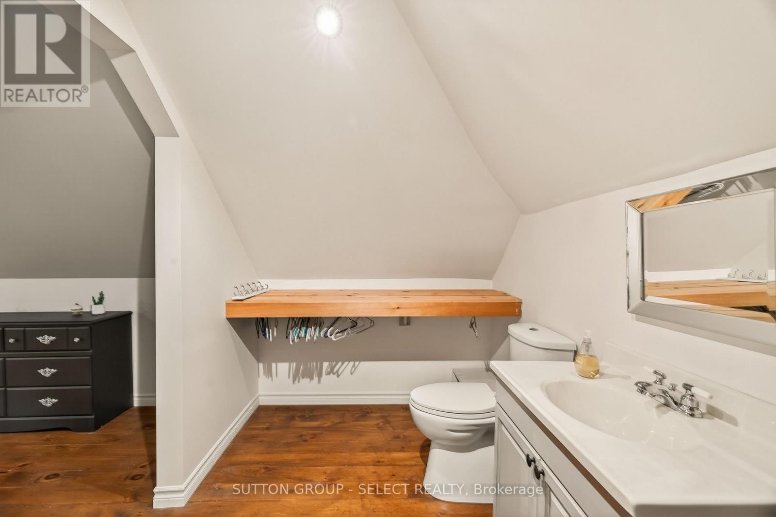 625 HALE STREET Image 26