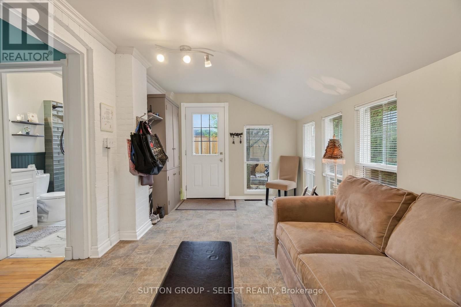 625 HALE STREET Image 28