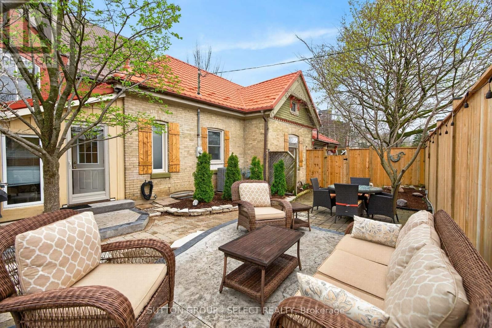 625 HALE STREET Image 31