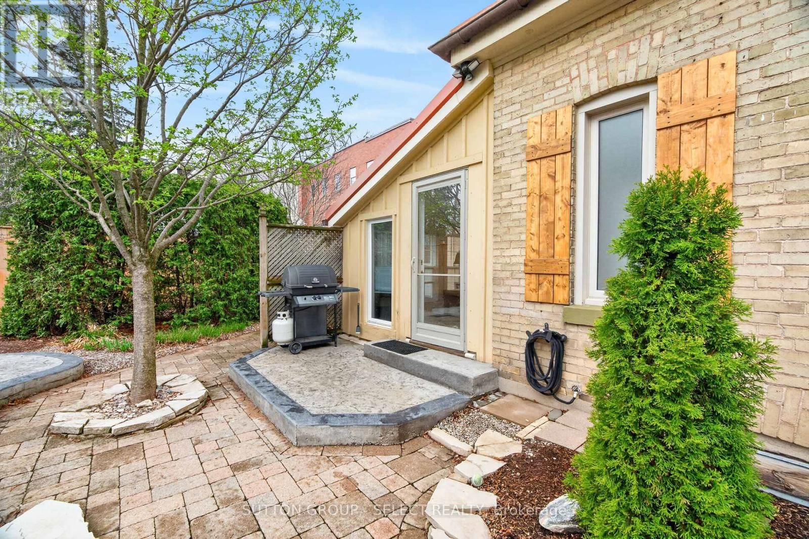 625 HALE STREET Image 36