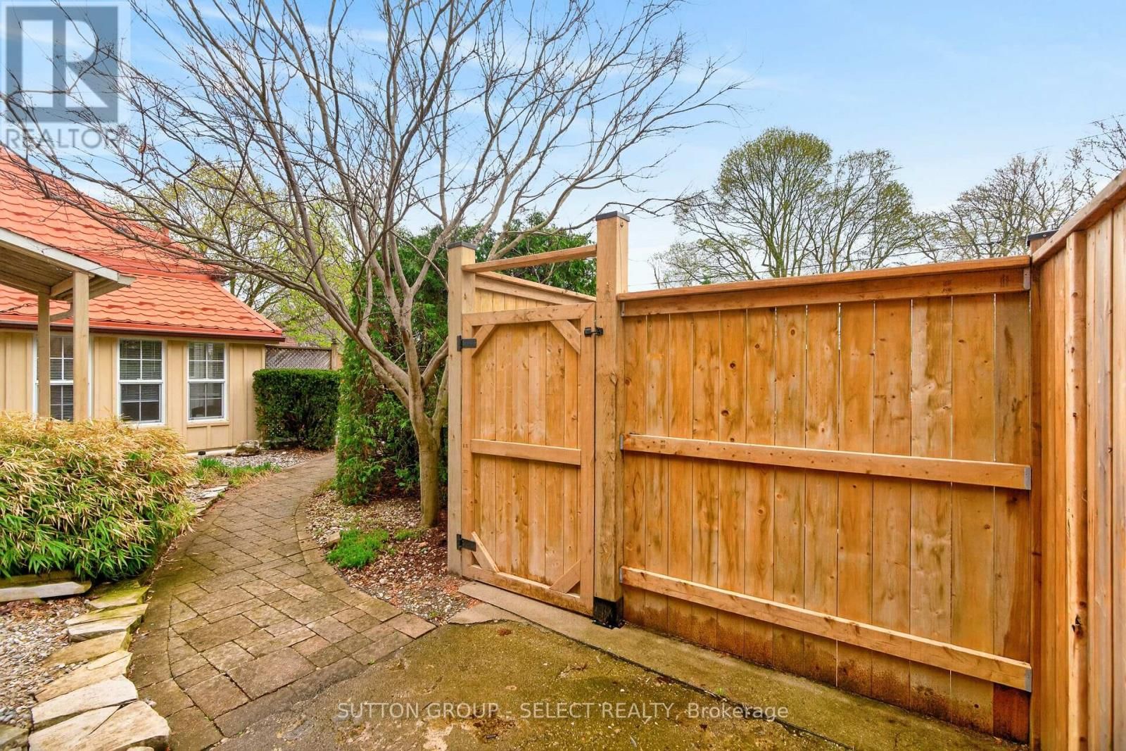 625 HALE STREET Image 44