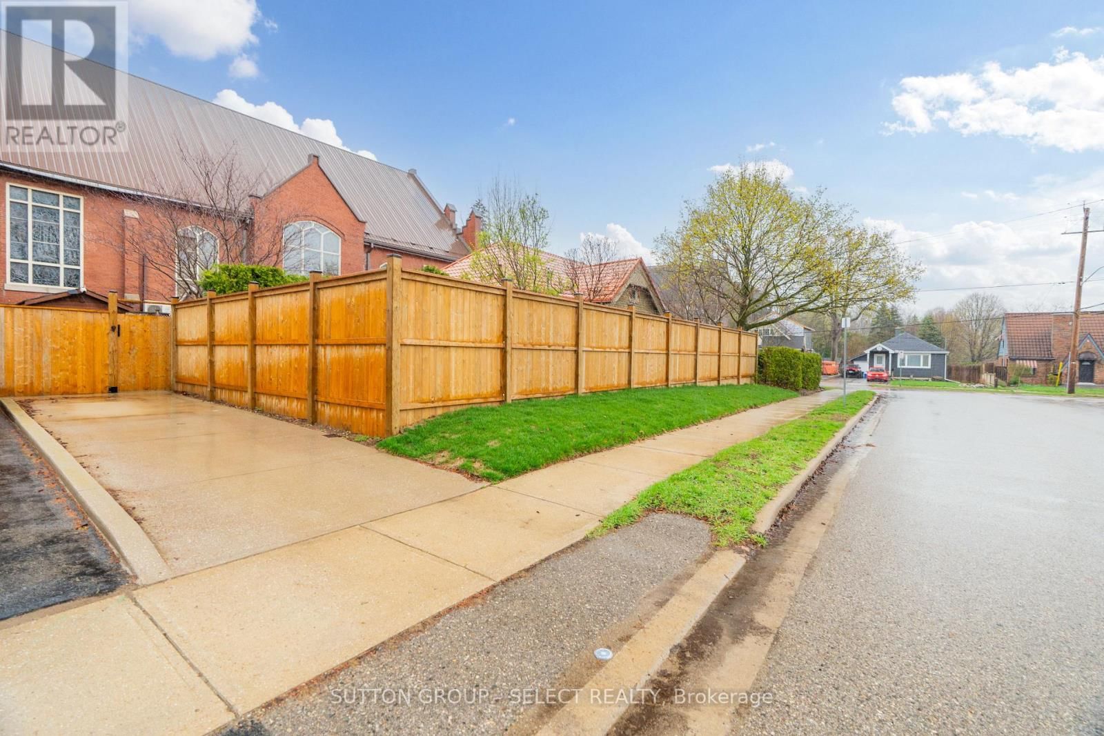 625 HALE STREET Image 47