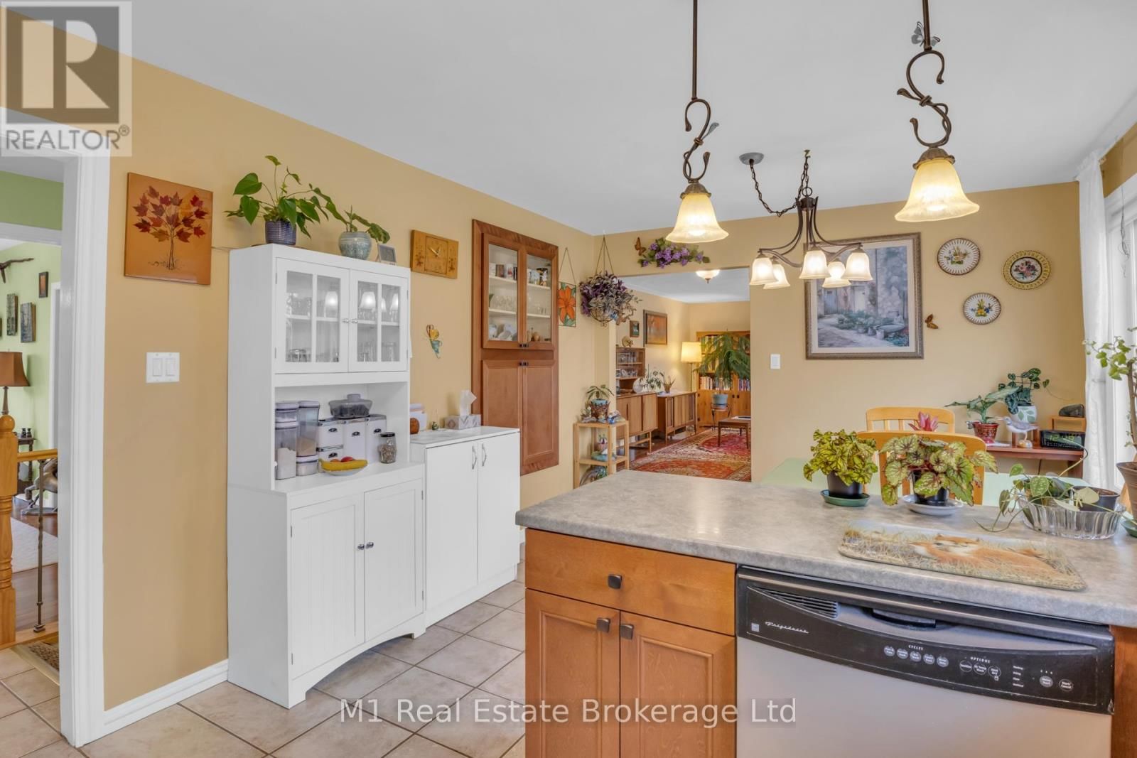 540 CHURCH CRESCENT Image 11