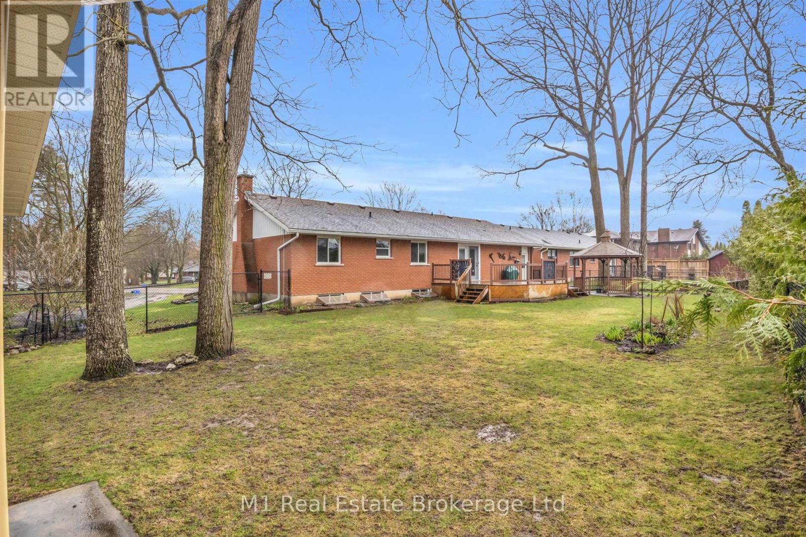 540 CHURCH CRESCENT Image 36