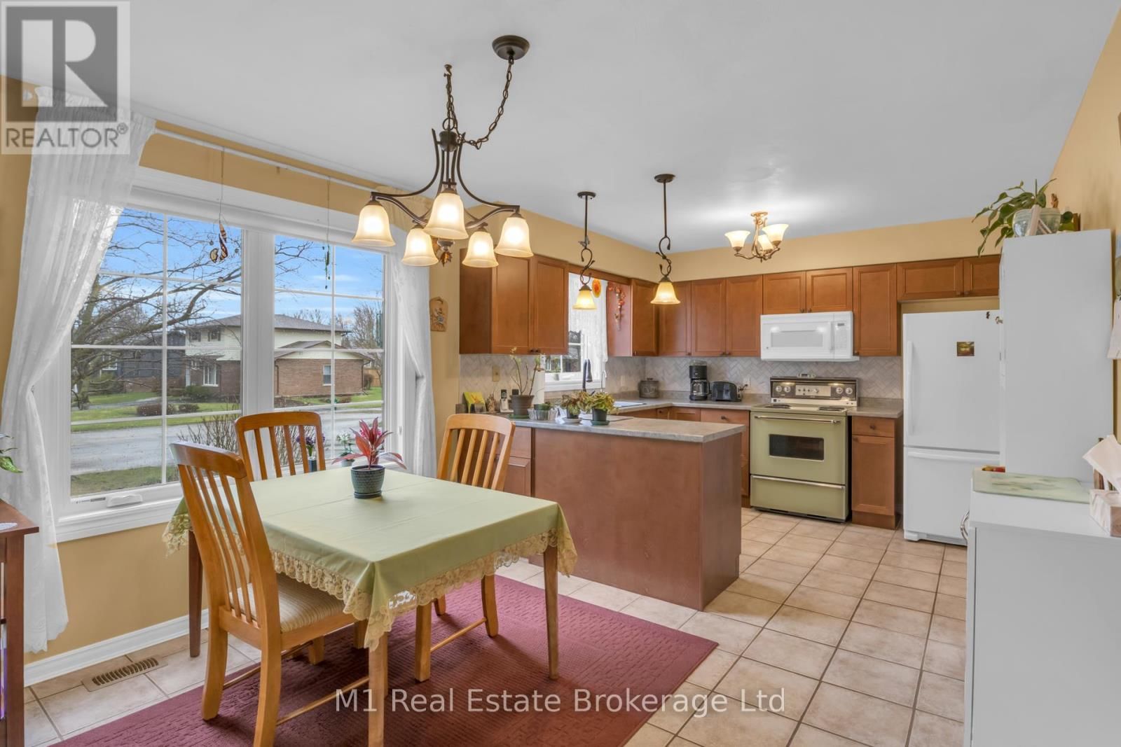 540 CHURCH CRESCENT Image 9