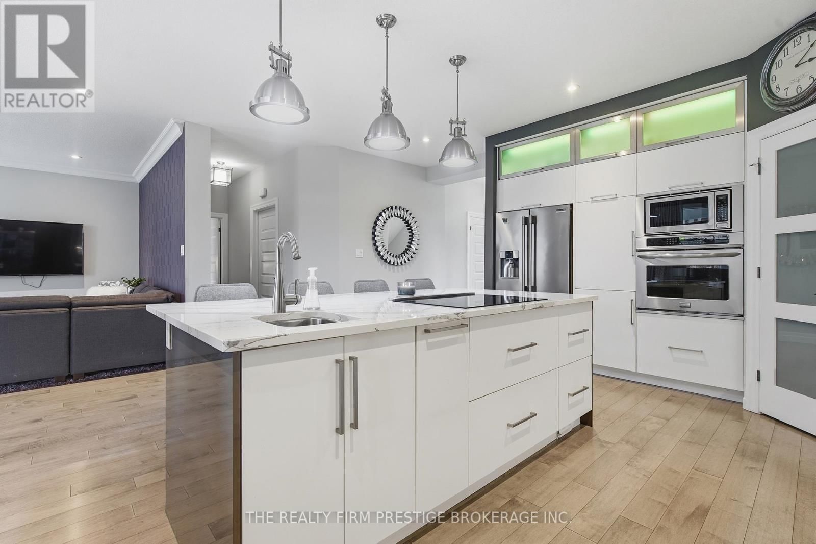 1104 COATES LANE Image 10