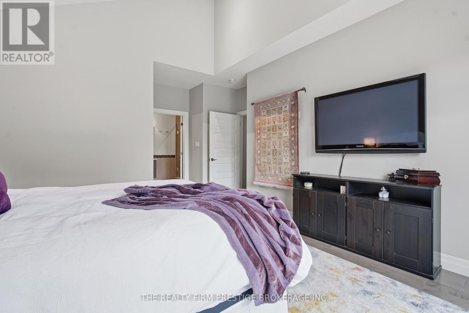 1104 COATES LANE Image 17