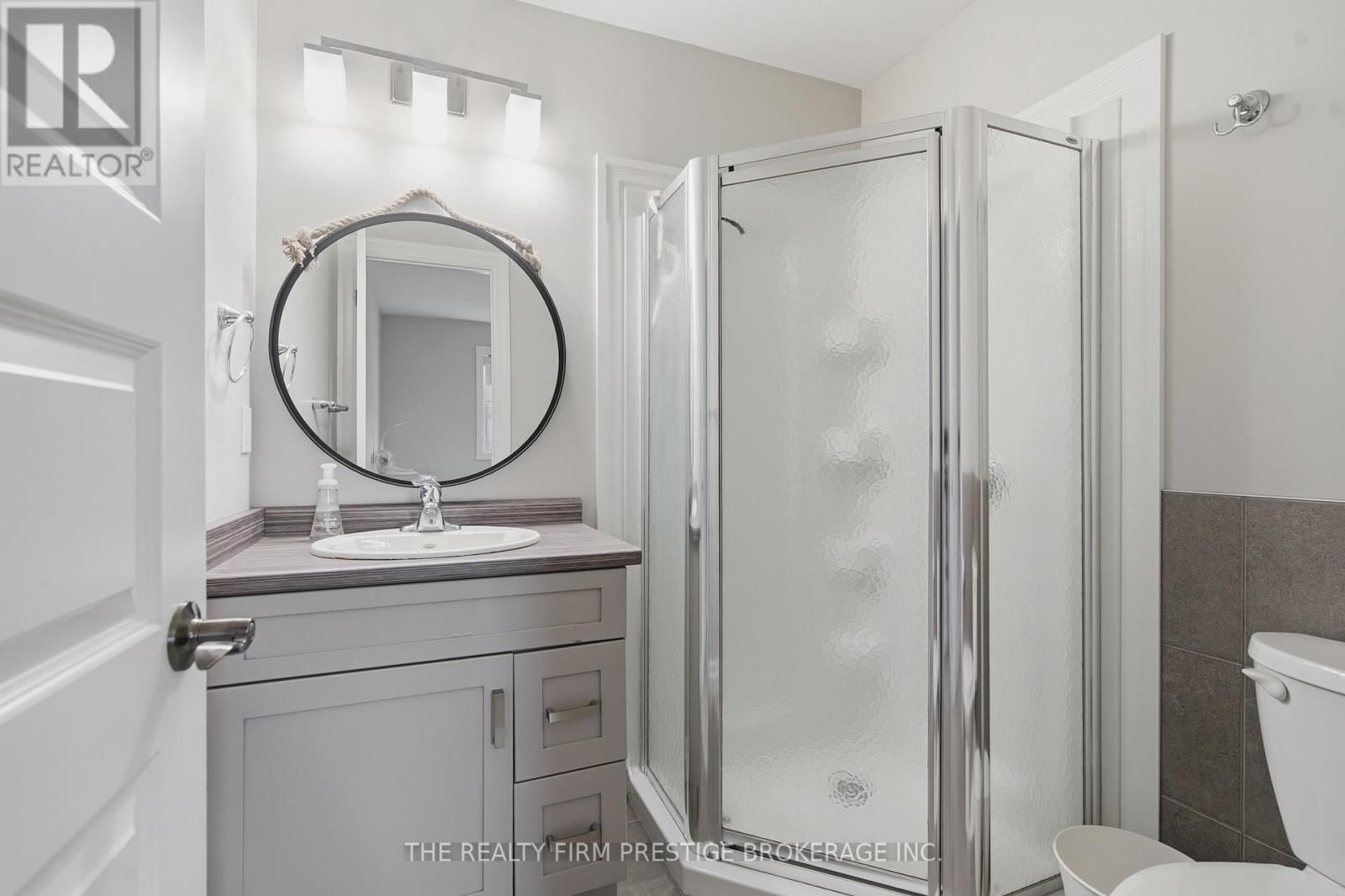 1104 COATES LANE Image 34