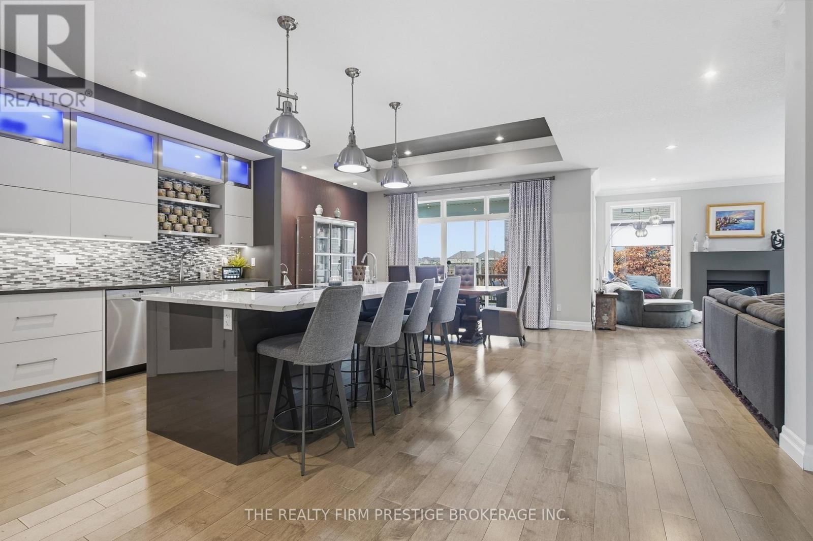 1104 COATES LANE Image 7