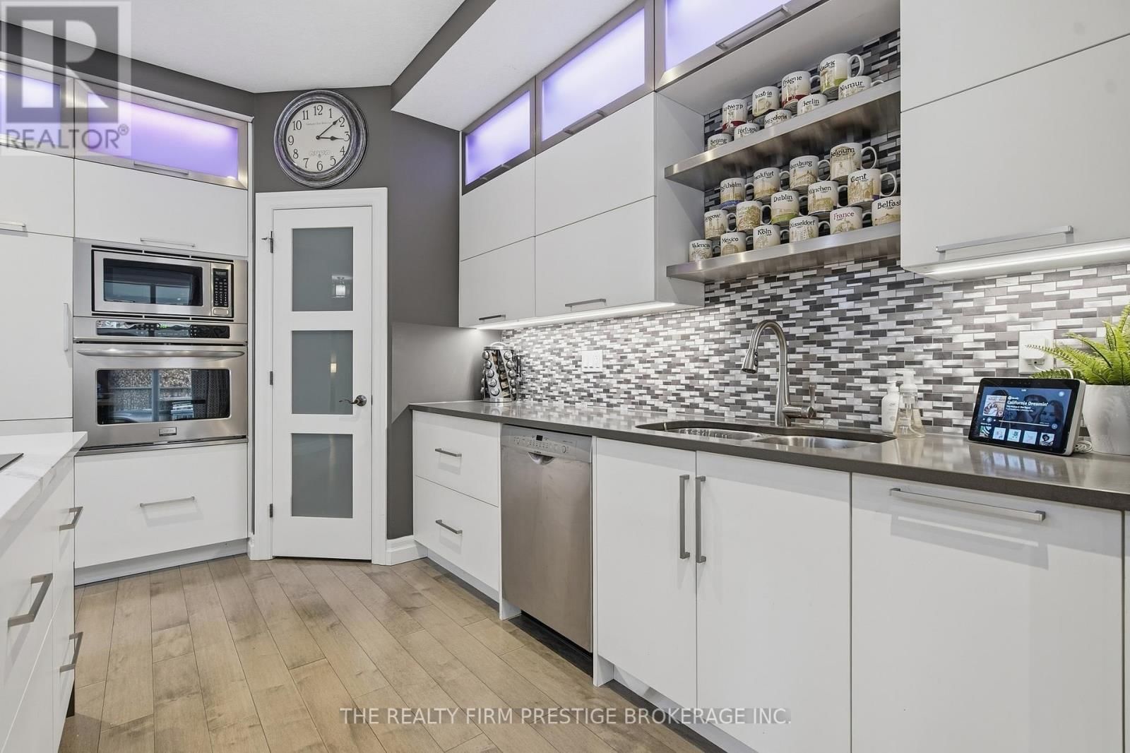 1104 COATES LANE Image 9