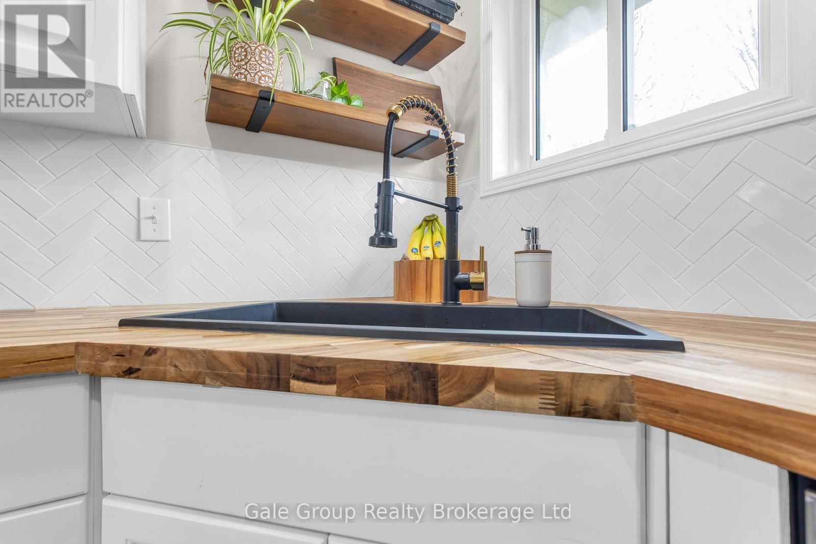 22 LORRAINE AVENUE Image 9