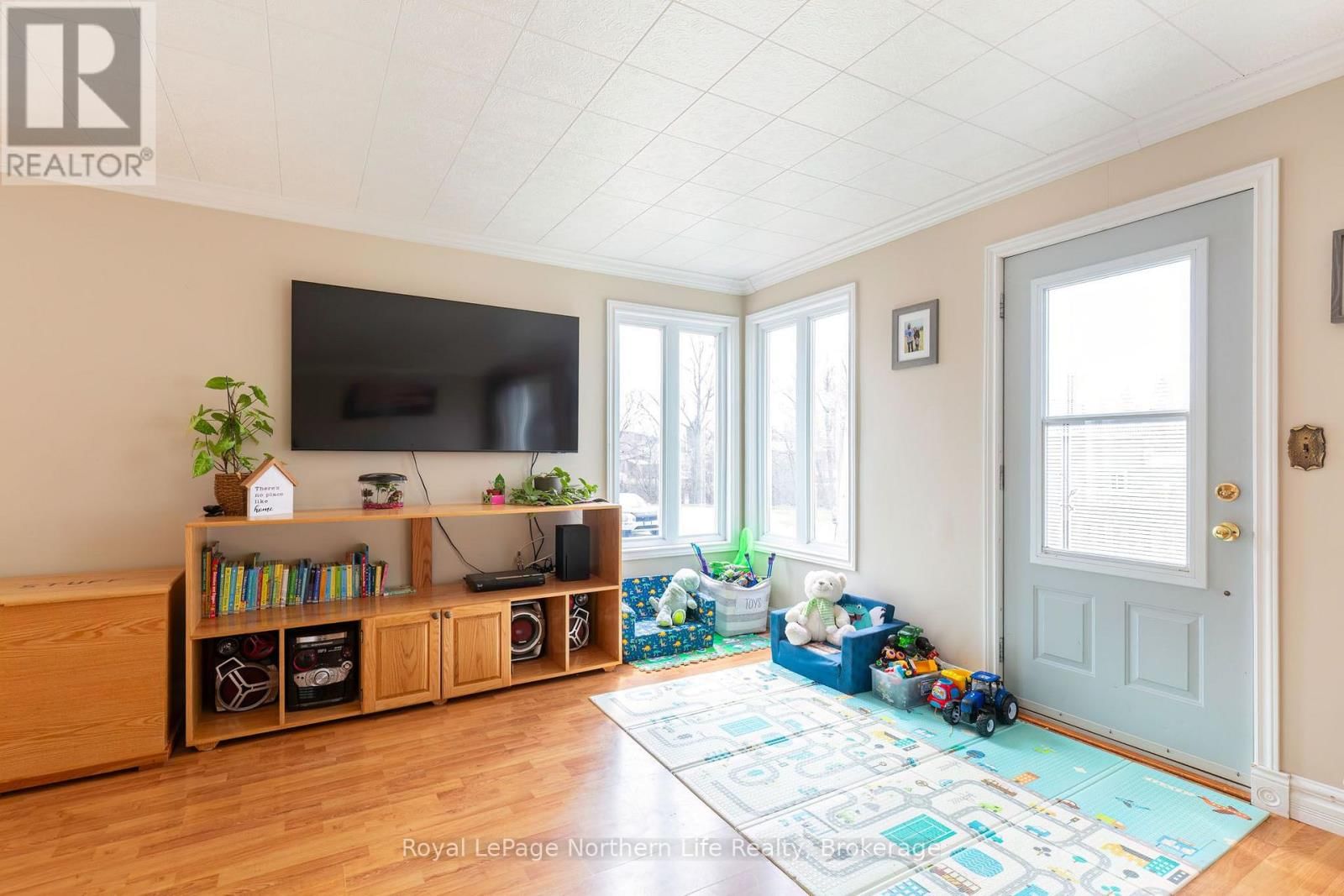306 SPETZ AVENUE Image 11