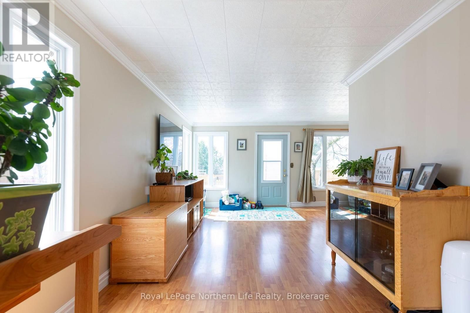 306 SPETZ AVENUE Image 12