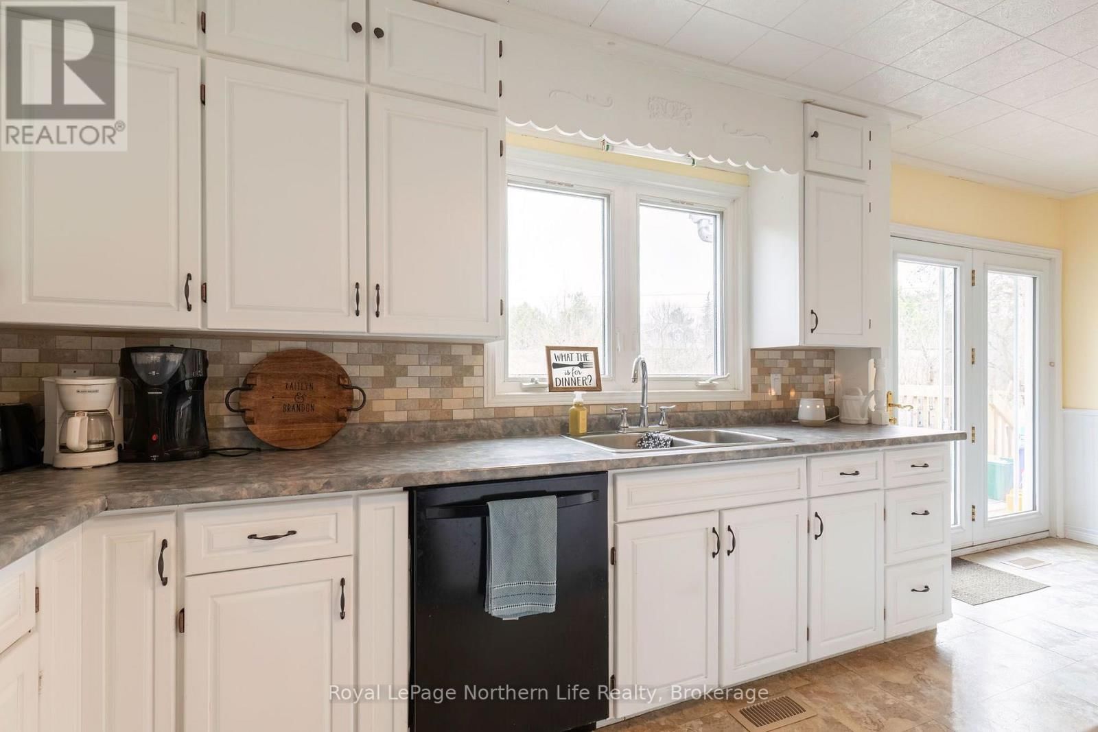 306 SPETZ AVENUE Image 7