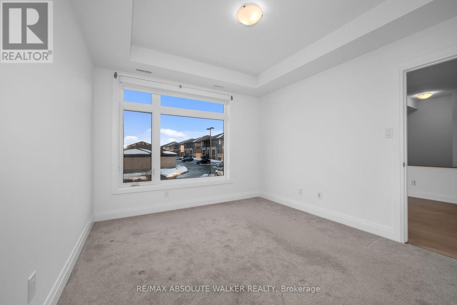 E - 10 JAGUAR PRIVATE Image 12