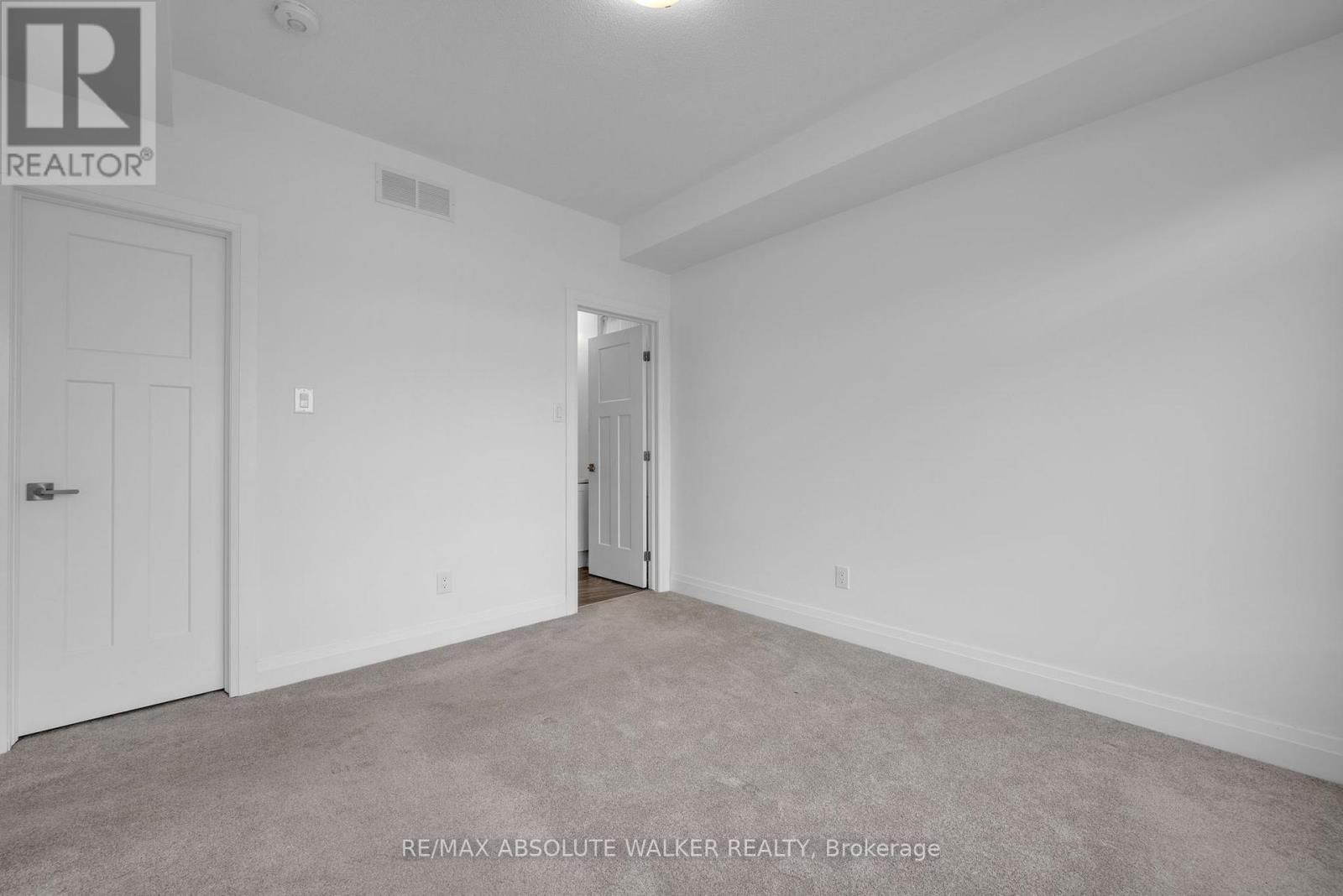 E - 10 JAGUAR PRIVATE Image 13