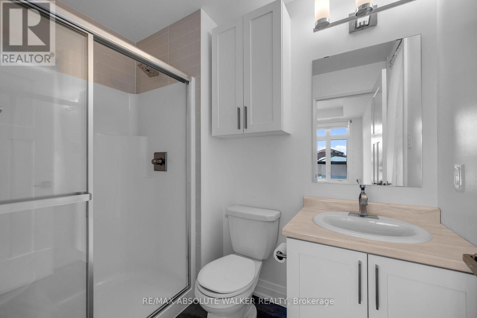 E - 10 JAGUAR PRIVATE Image 14