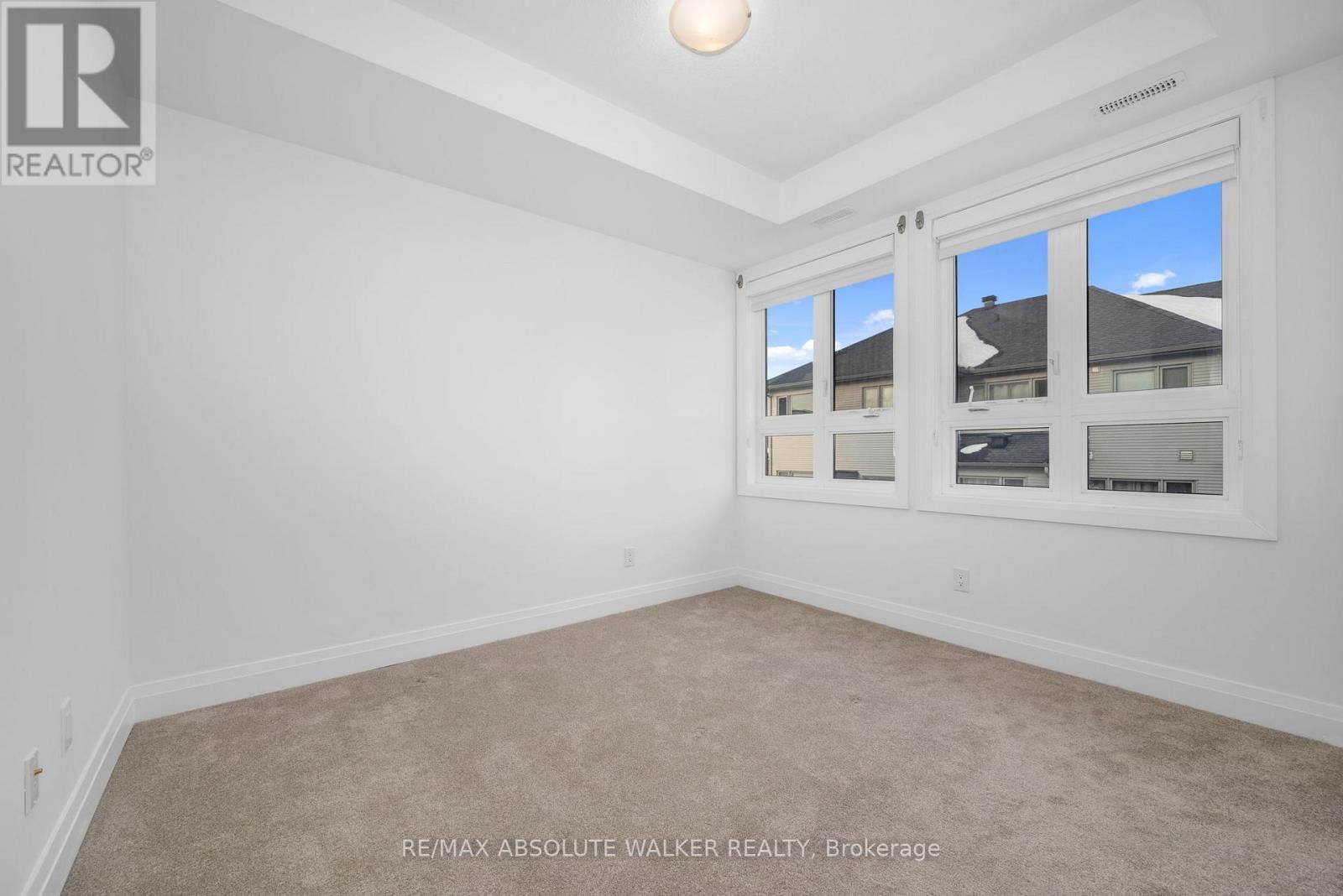 E - 10 JAGUAR PRIVATE Image 15