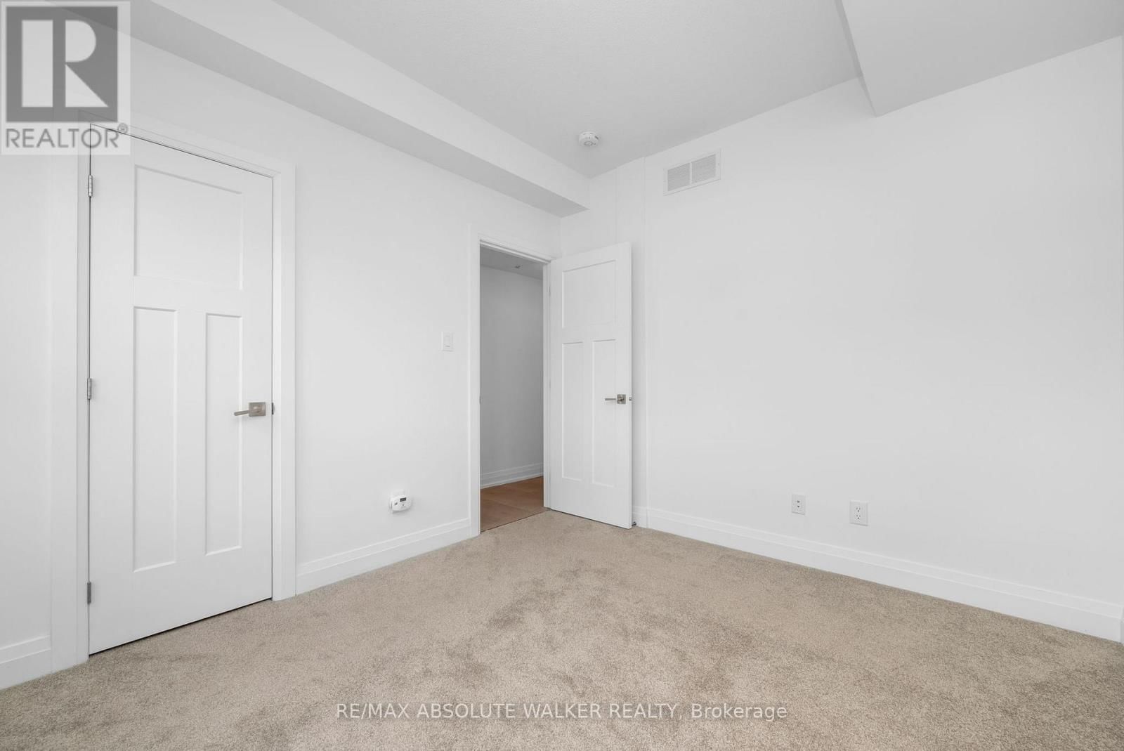 E - 10 JAGUAR PRIVATE Image 16