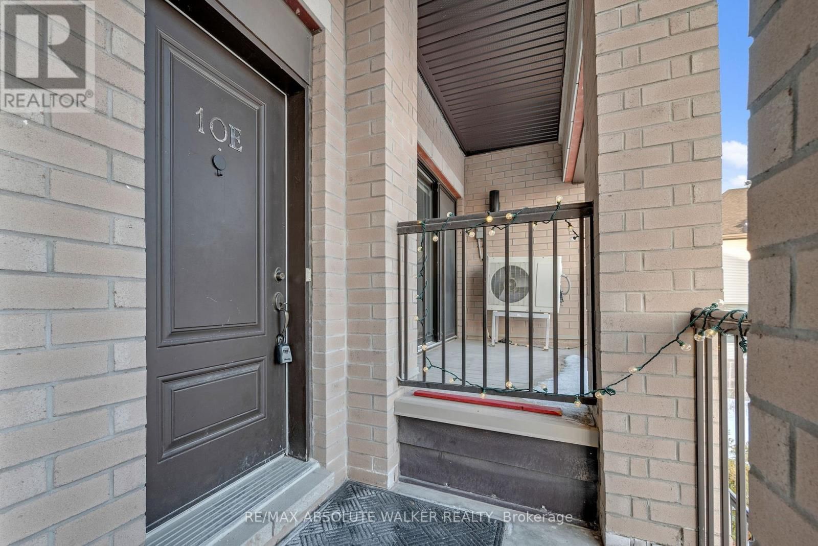 E - 10 JAGUAR PRIVATE Image 19