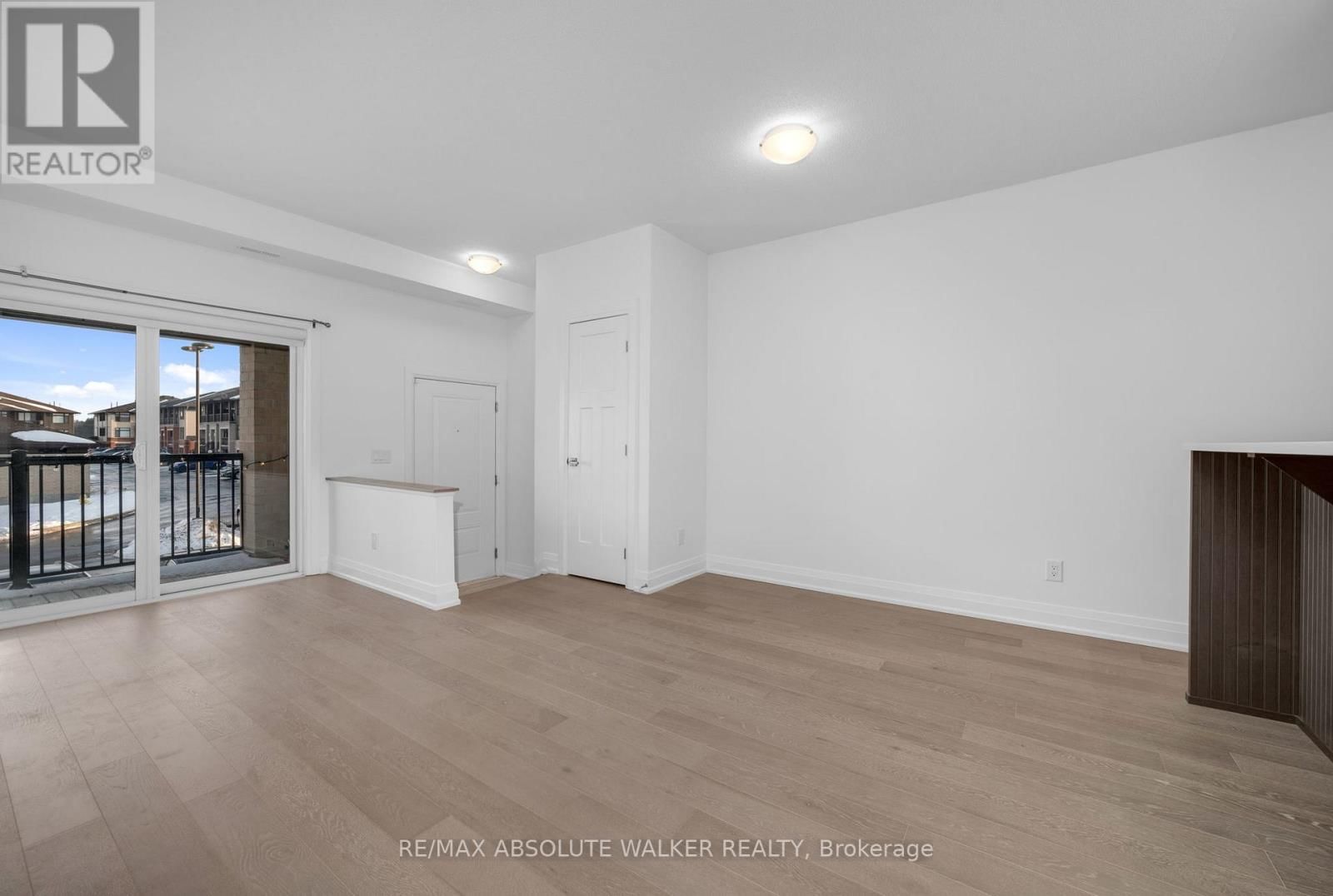 E - 10 JAGUAR PRIVATE Image 4