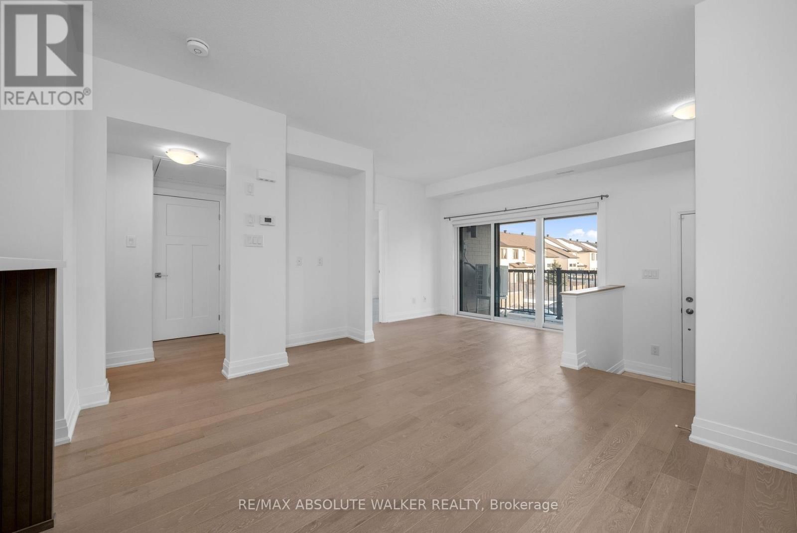 E - 10 JAGUAR PRIVATE Image 5