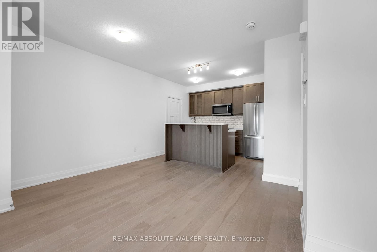 E - 10 JAGUAR PRIVATE Image 6