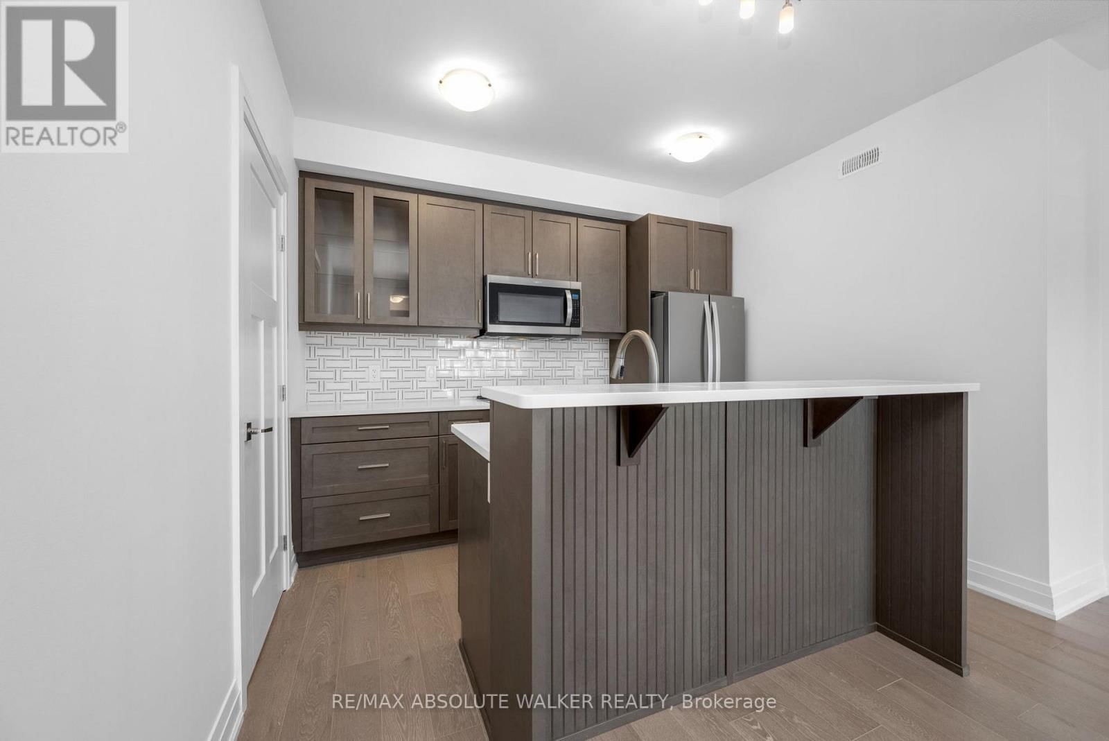 E - 10 JAGUAR PRIVATE Image 7