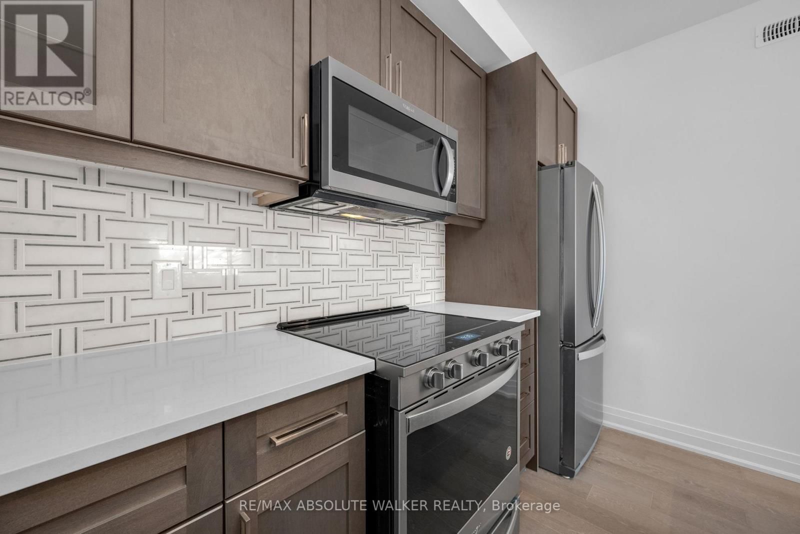 E - 10 JAGUAR PRIVATE Image 9