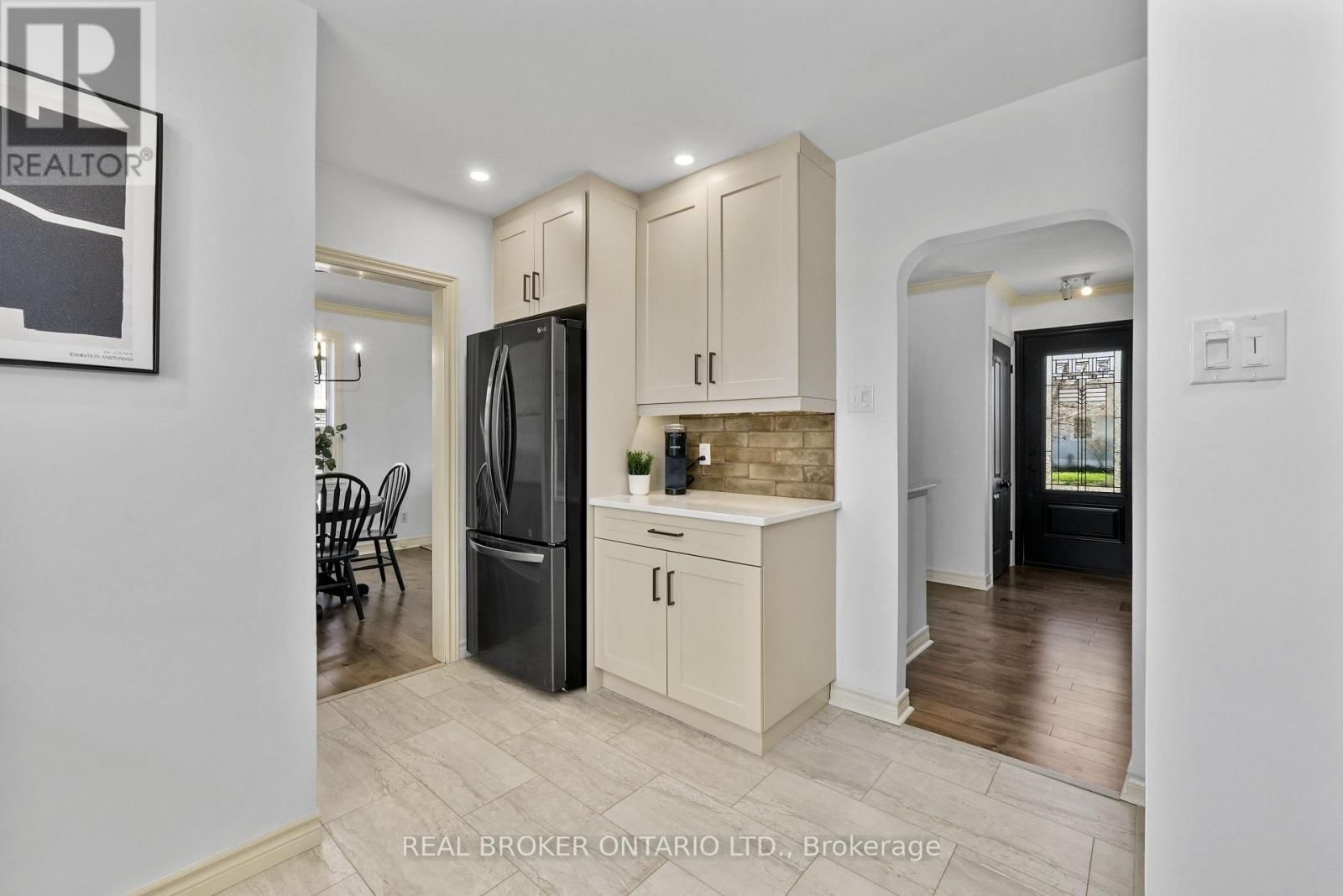 121 GOODFELLOW ROAD EAST Image 14