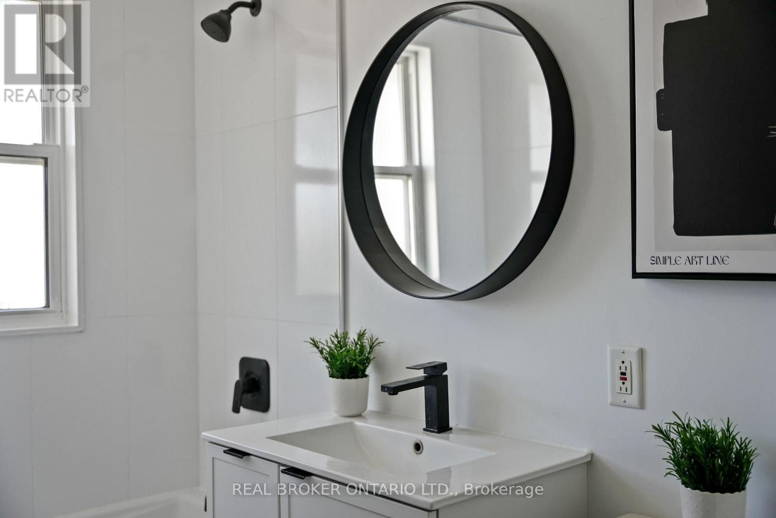 121 GOODFELLOW ROAD EAST Image 17