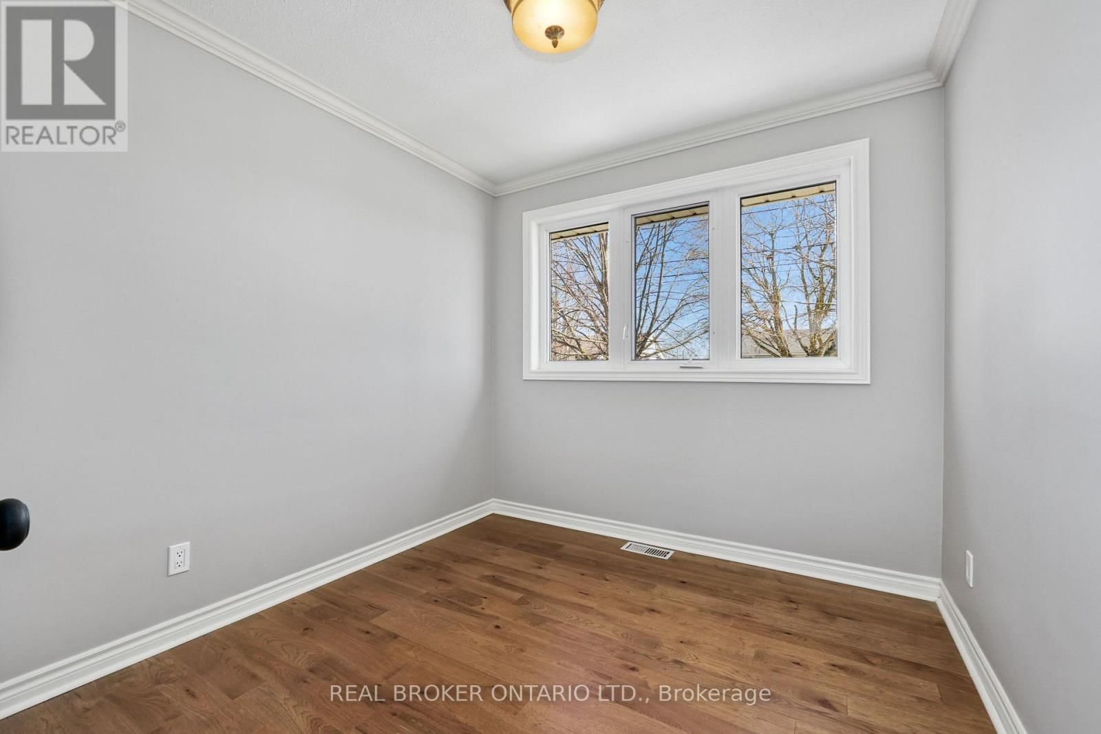 121 GOODFELLOW ROAD EAST Image 22