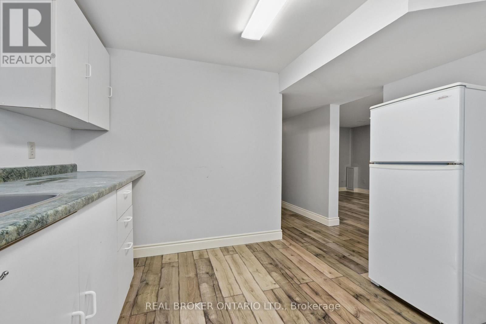 121 GOODFELLOW ROAD EAST Image 24