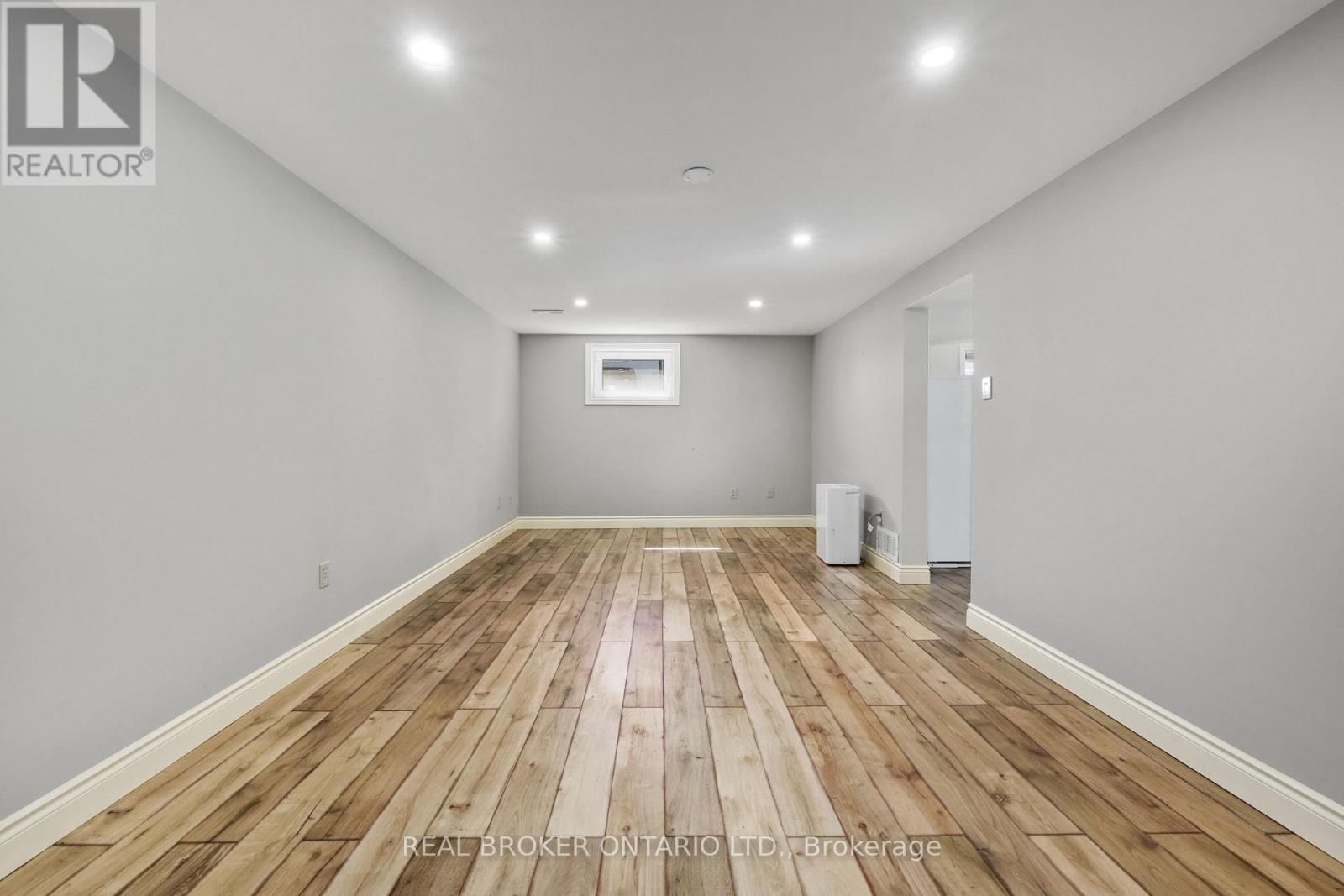 121 GOODFELLOW ROAD EAST Image 26