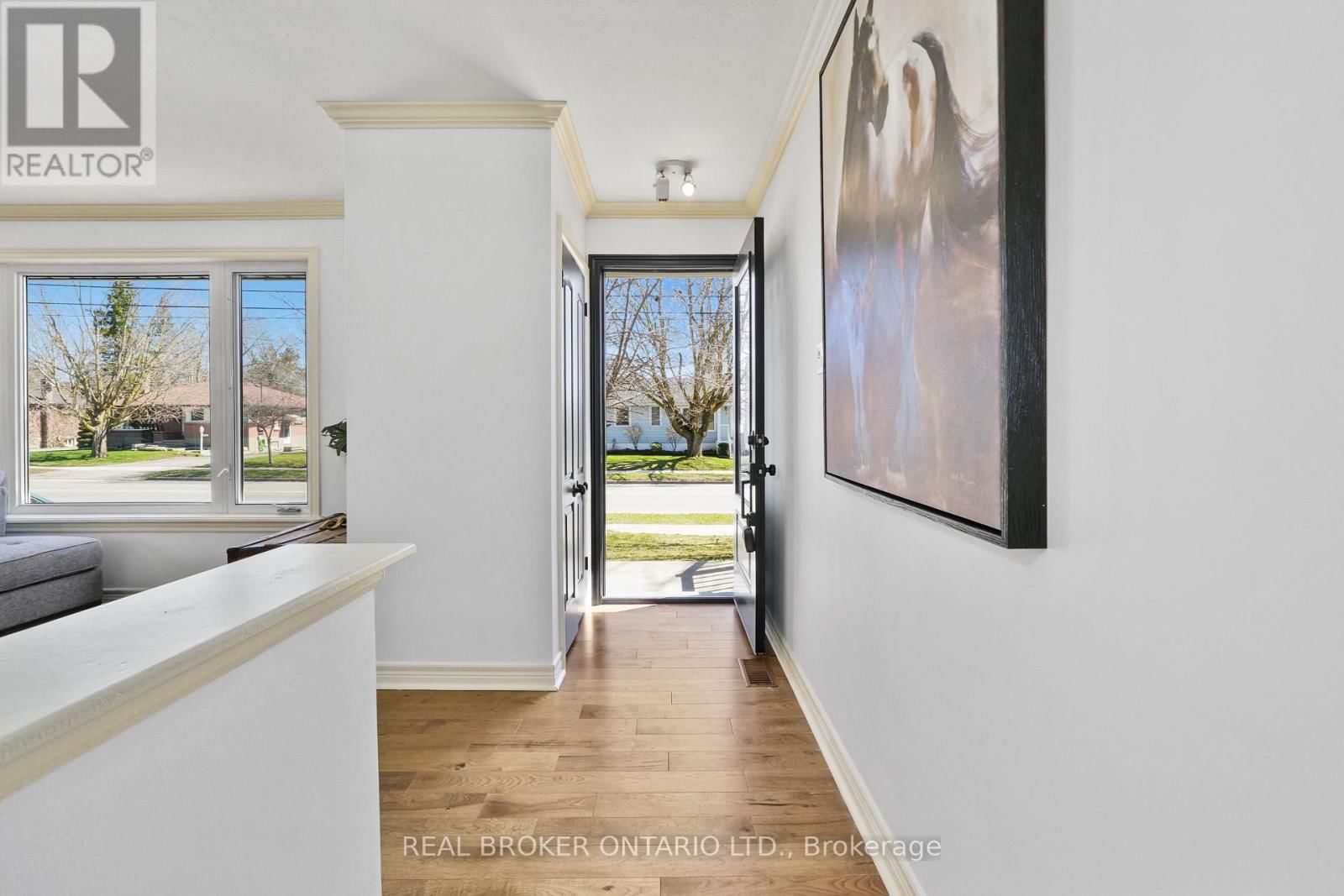 121 GOODFELLOW ROAD EAST Image 4